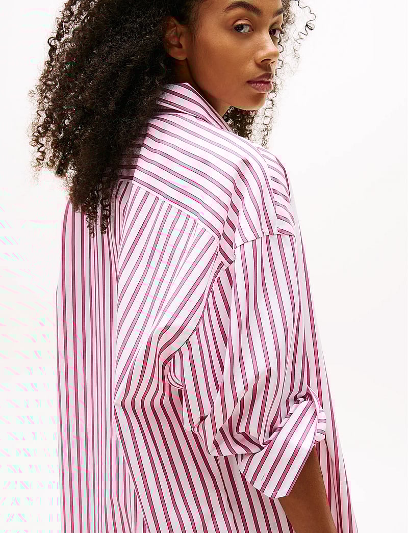 Tommy Jeans - TJW OVS MINI SHIRT DRESS EXT - särkkleidid - ecru / pink stripe - 4
