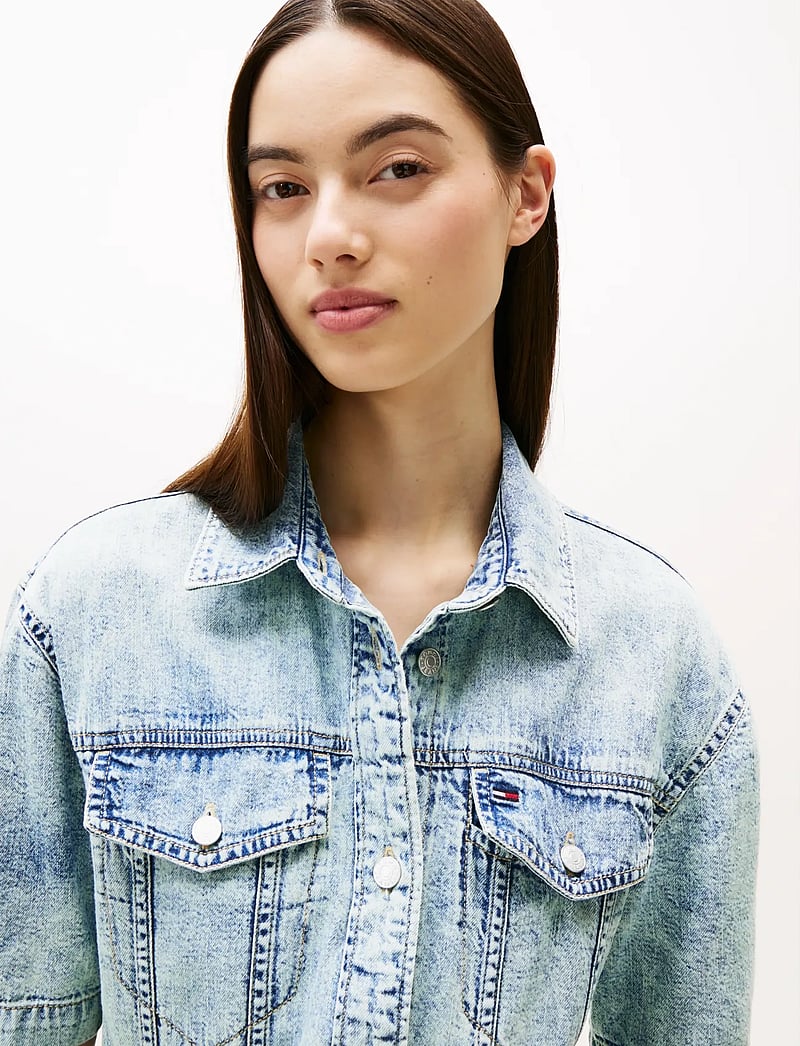 Tommy Jeans - BELTED SS TRUCKER DENIM DRESS - denimkjoler - denim light - 2
