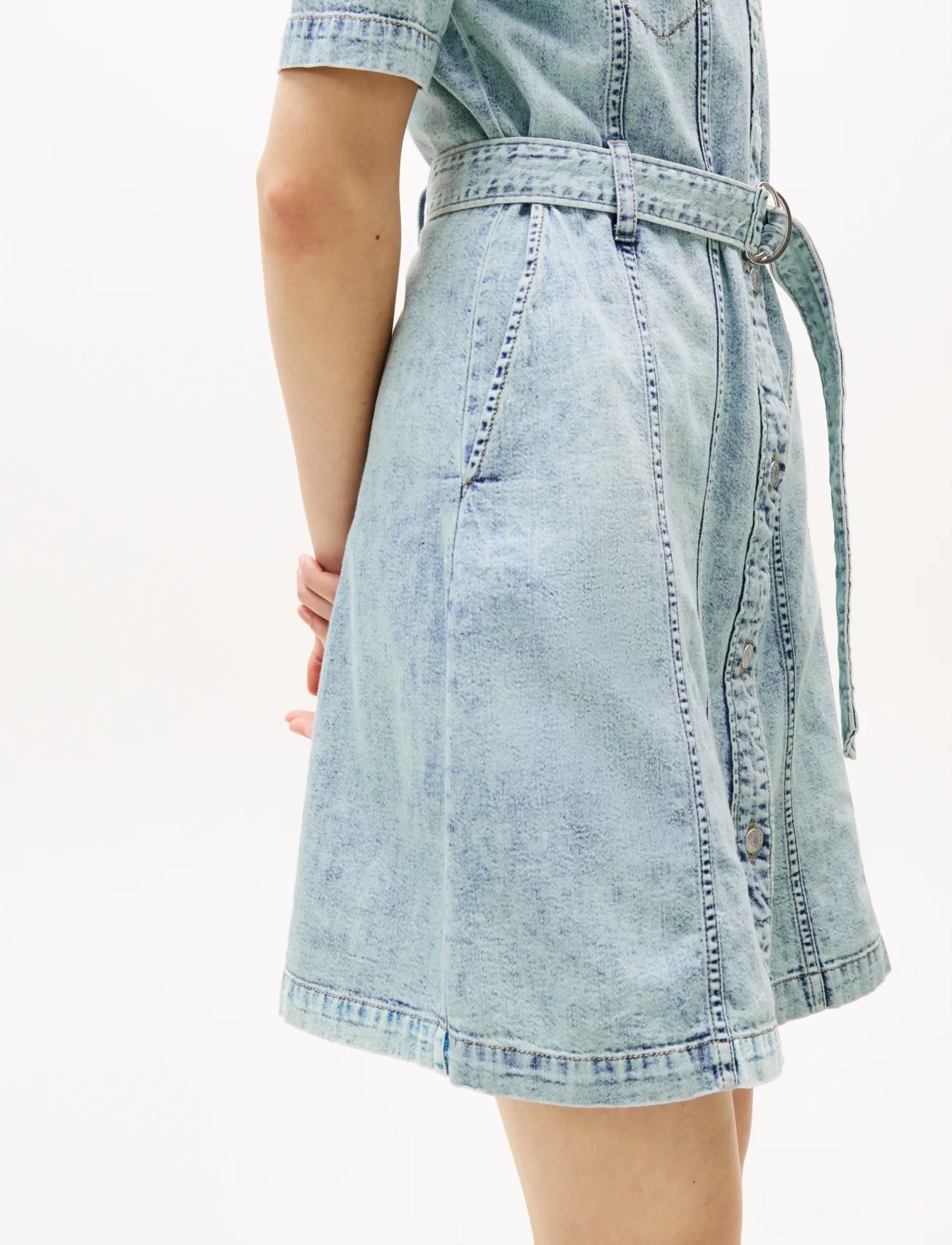 Tommy Jeans - BELTED SS TRUCKER DENIM DRESS - jeansklänningar - denim light - 3