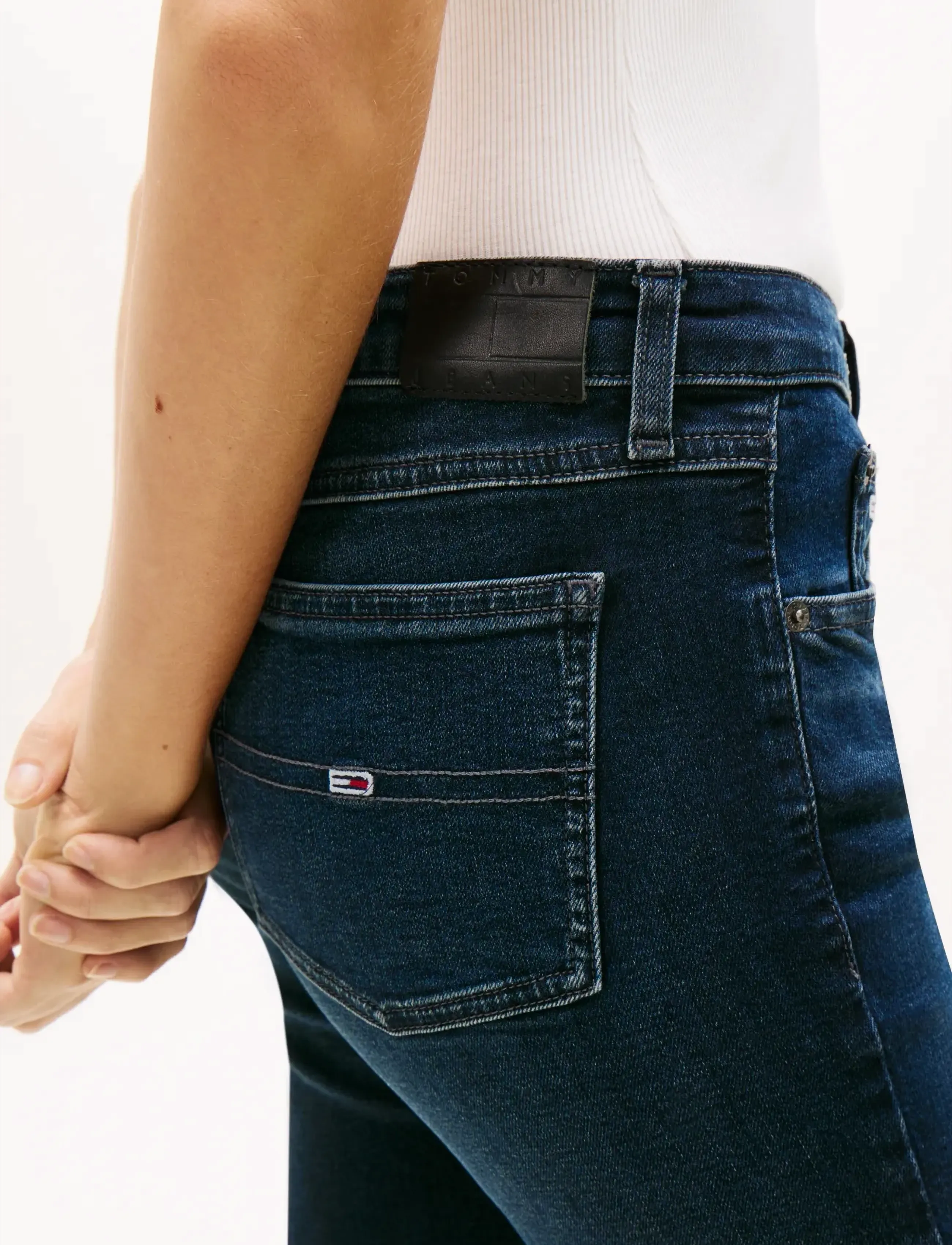 Tommy Jeans - MOM JEAN UHR TPR AI4185 - regular jeans - denim black - 4