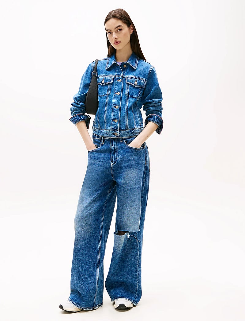 Tommy Jeans - CLASSIC TRUCKER JACKET CI8132 - teksatagid - denim medium - 2