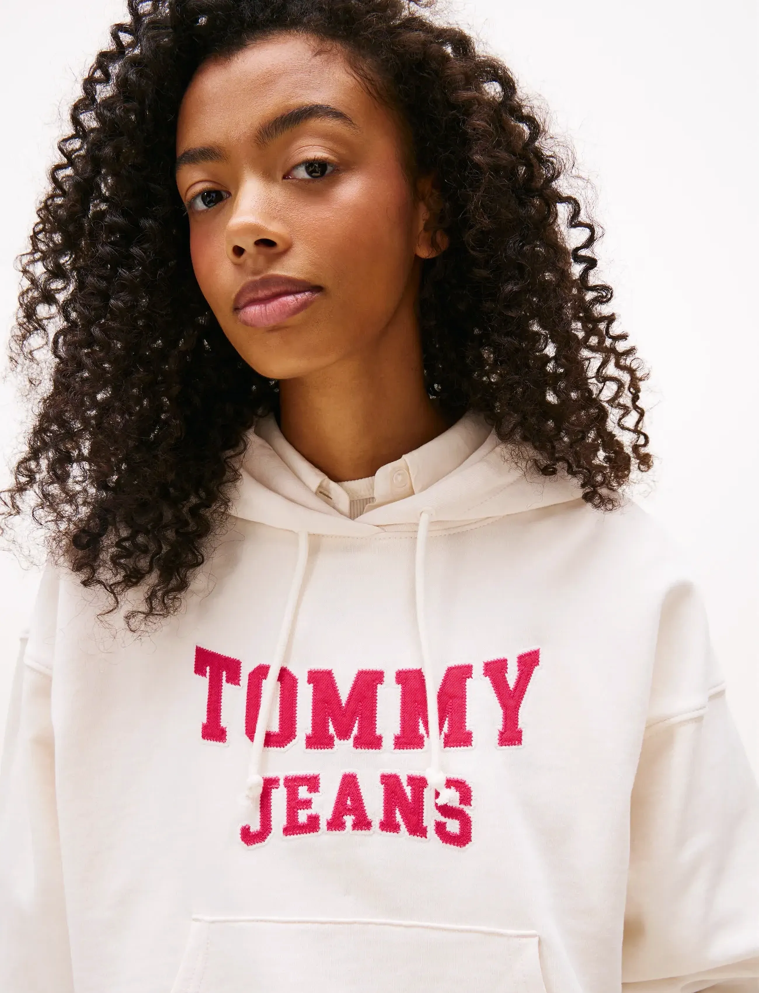 Tommy Jeans - TJW BXY CRP VARSITY HOODIE - pulls à capuche - ancient white - 4
