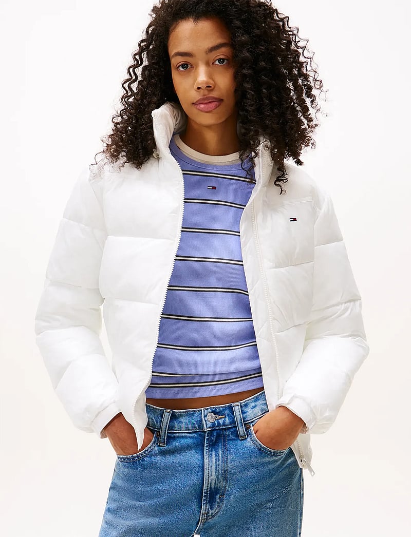 Tommy Jeans - TJW PCKBL HOOD ESS PUFFER EXT - sulejoped ja voodriga joped - ecru - 0
