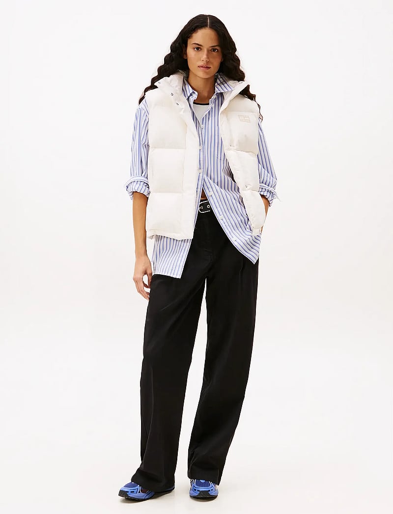 Tommy Jeans - TJW ALASKA GRID DOWN VEST - frühlingsjacken - ancient white - 2