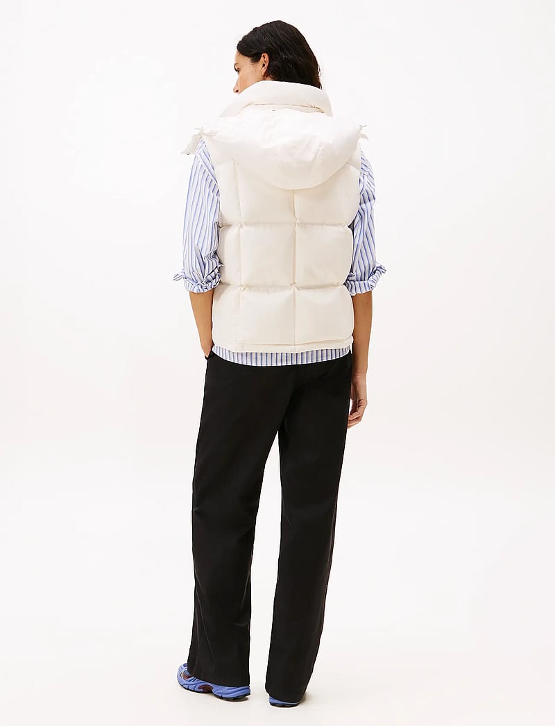 Tommy Jeans - TJW ALASKA GRID DOWN VEST - frühlingsjacken - ancient white - 3