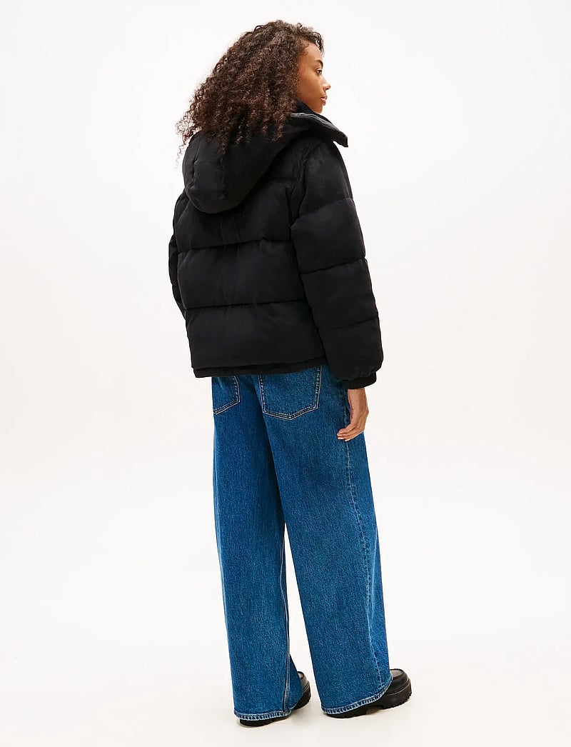 Tommy Jeans - TJW QUILTED VELVET PUFFER JACKET - sulejoped ja voodriga joped - black - 2