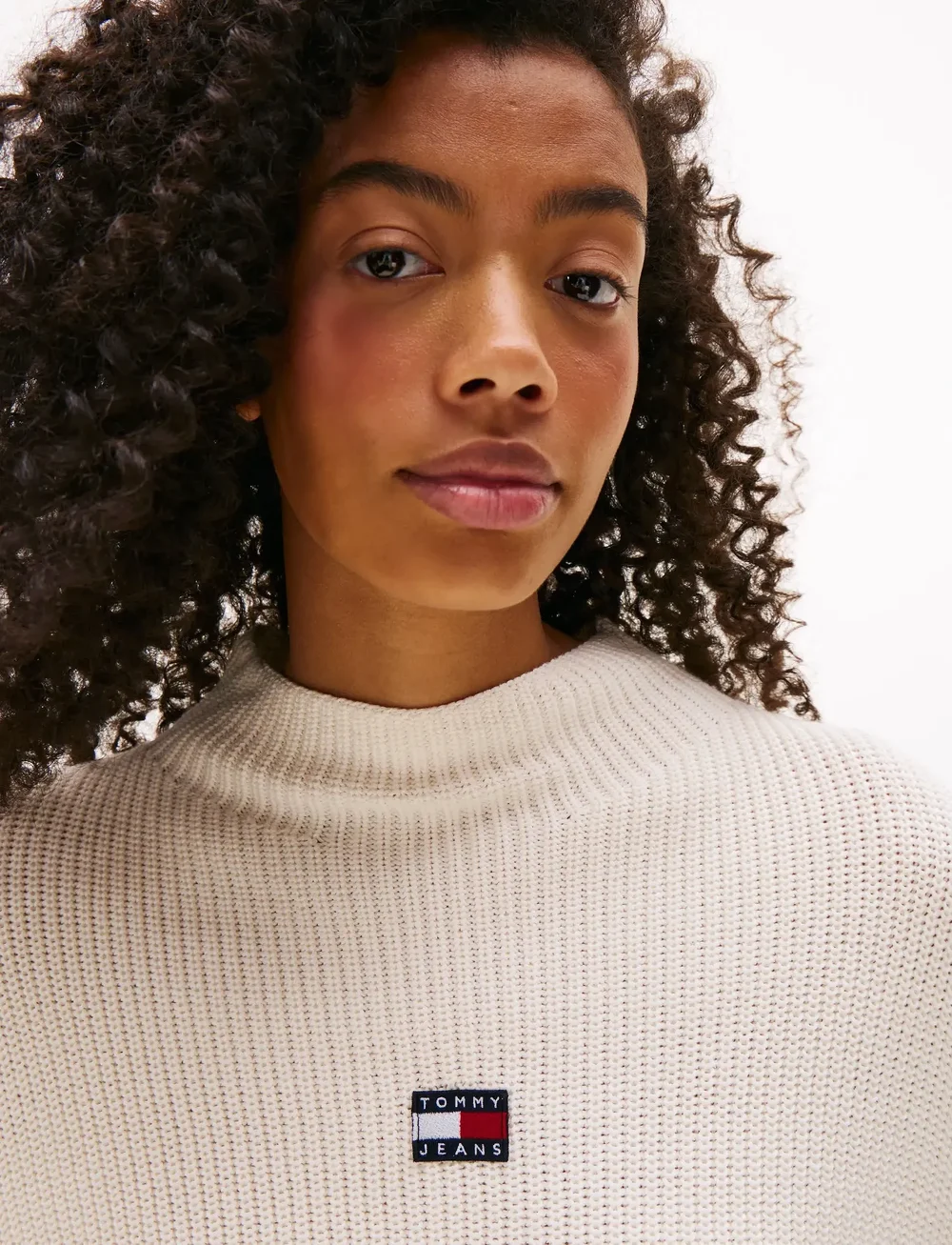 Tommy Jeans - TJW MOCKNECK BADGE SWEATER - stickade tröjor - ancient white - 5