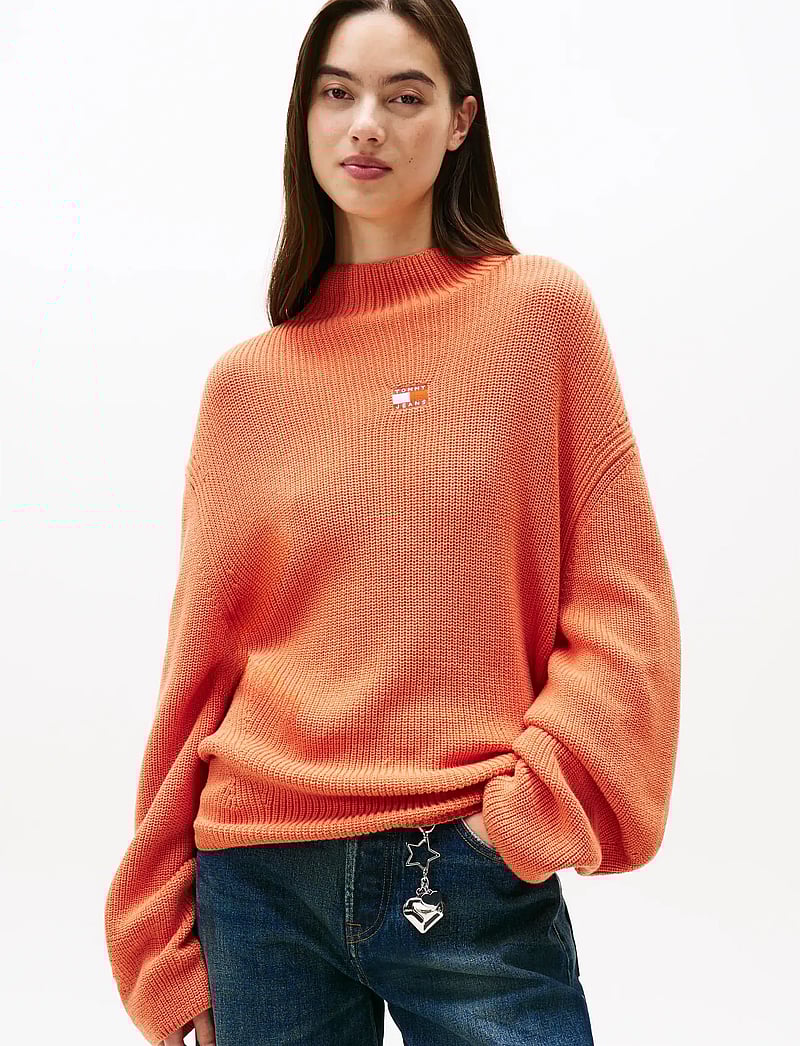 Tommy Jeans - TJW MOCKNECK BADGE SWEATER - jumpers - rustic coral - 0