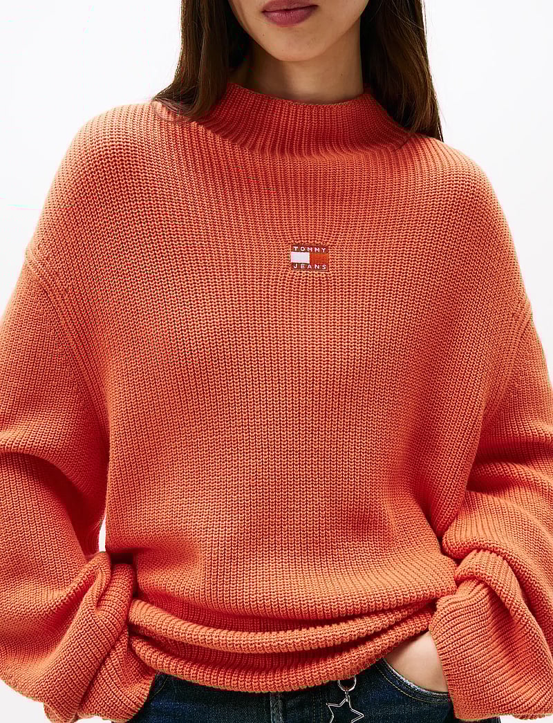 Tommy Jeans - TJW MOCKNECK BADGE SWEATER - jumpers - rustic coral - 5