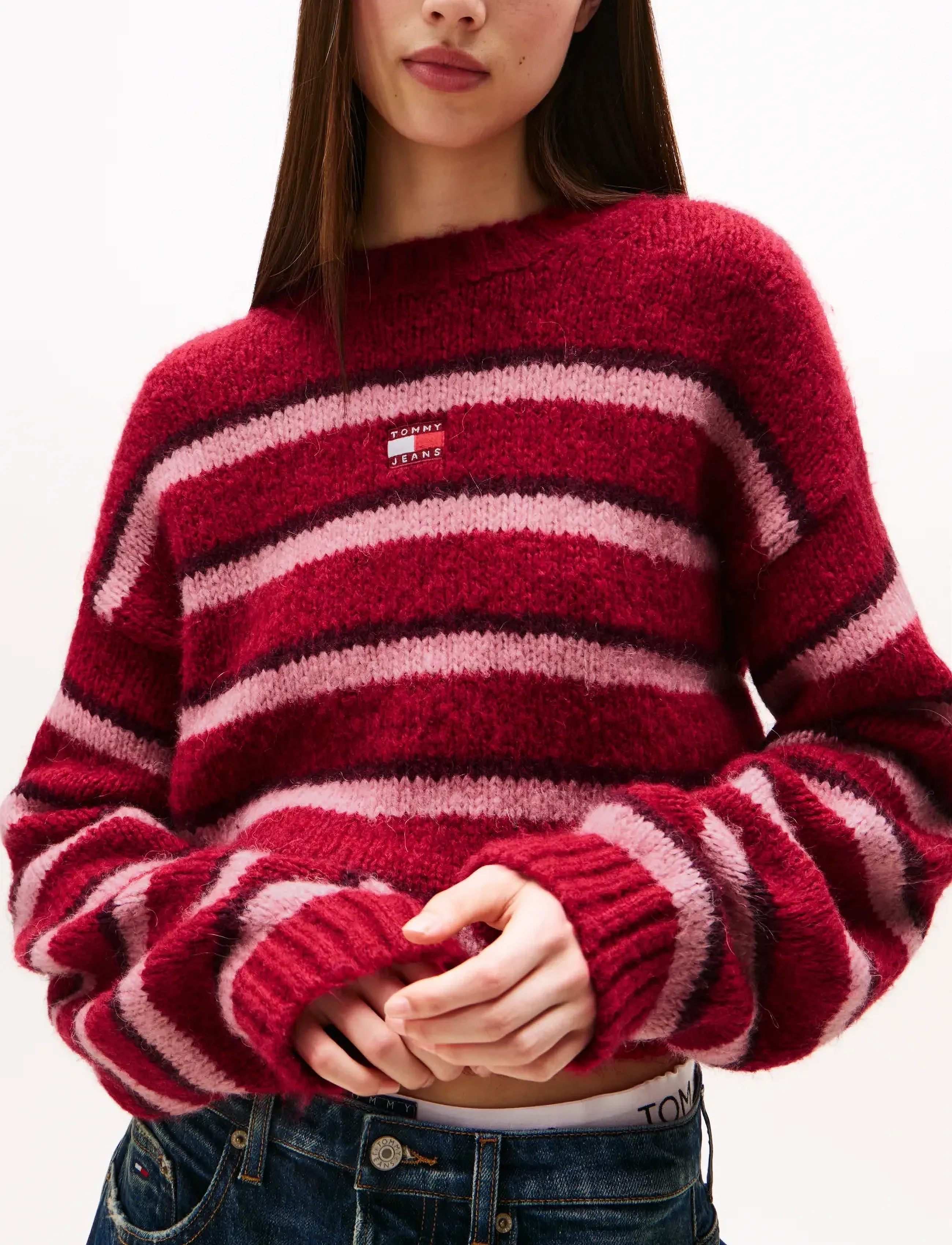 Tommy Jeans - TJW BADGE STRIPE FLUFFY SWEATER - striktrøjer - ruby rhubarb / stripe - 4