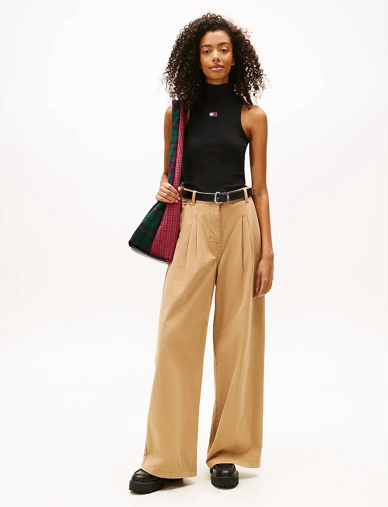 Tommy Jeans - TJW SLIM SH BADGE RIB TANK - Ärmellose tops - black - 2