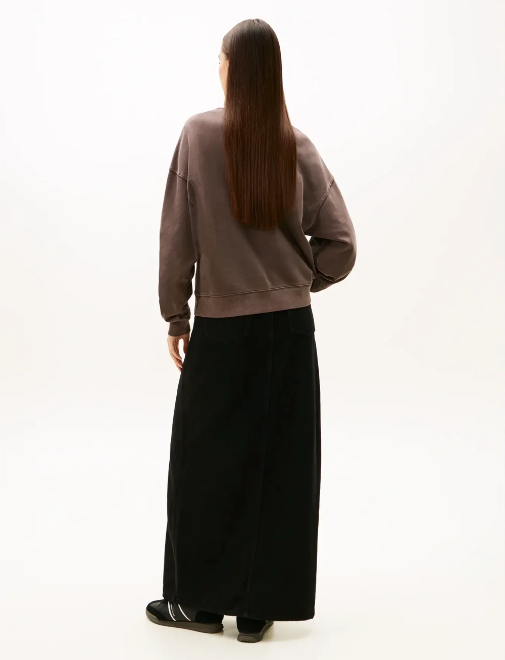 Tommy Jeans - TJW BXY GMD SCRIPT CREW - vardagsstil - black walnut - 2