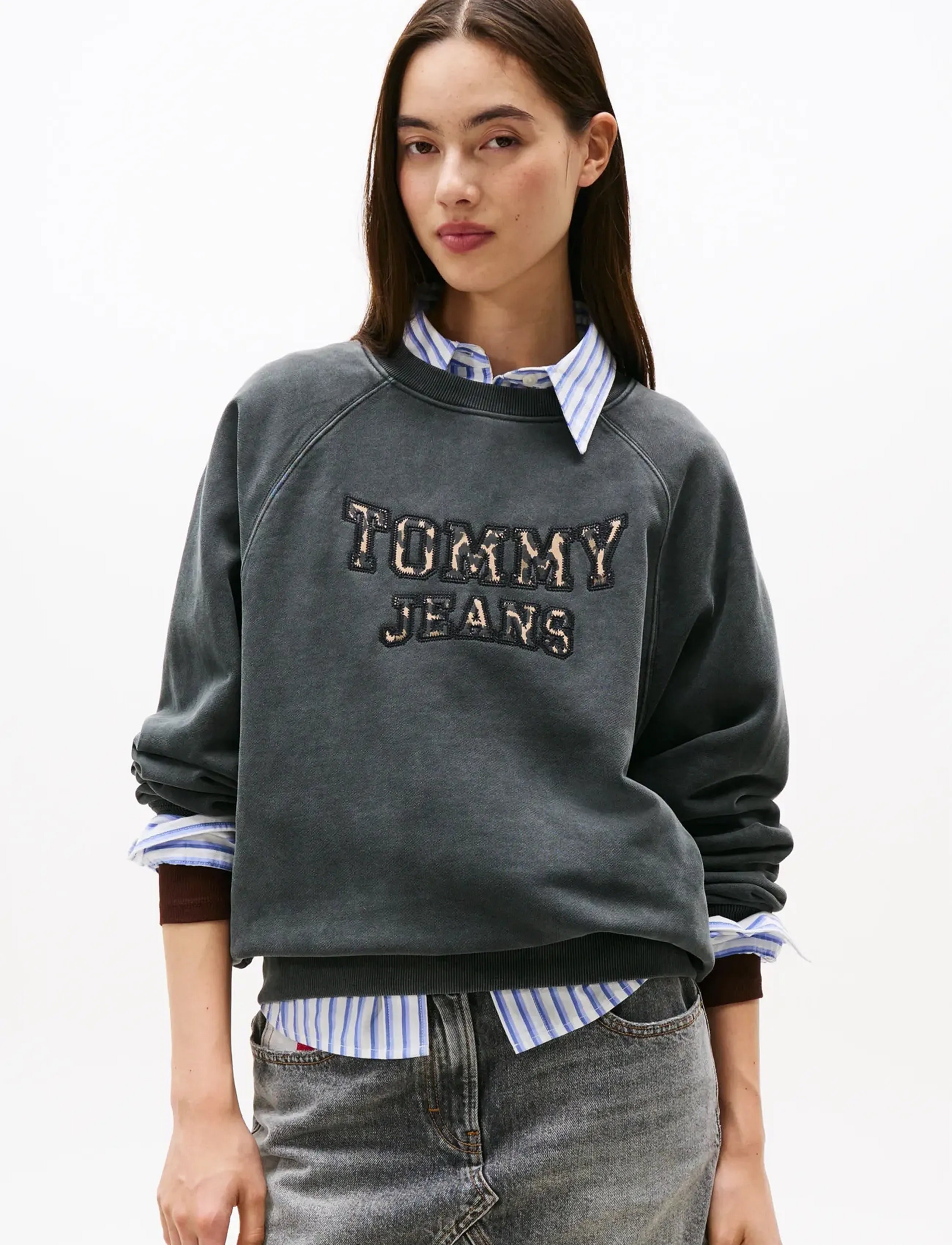 TOMMY JEANS Tjw Bxy Leopard Varsity Crew