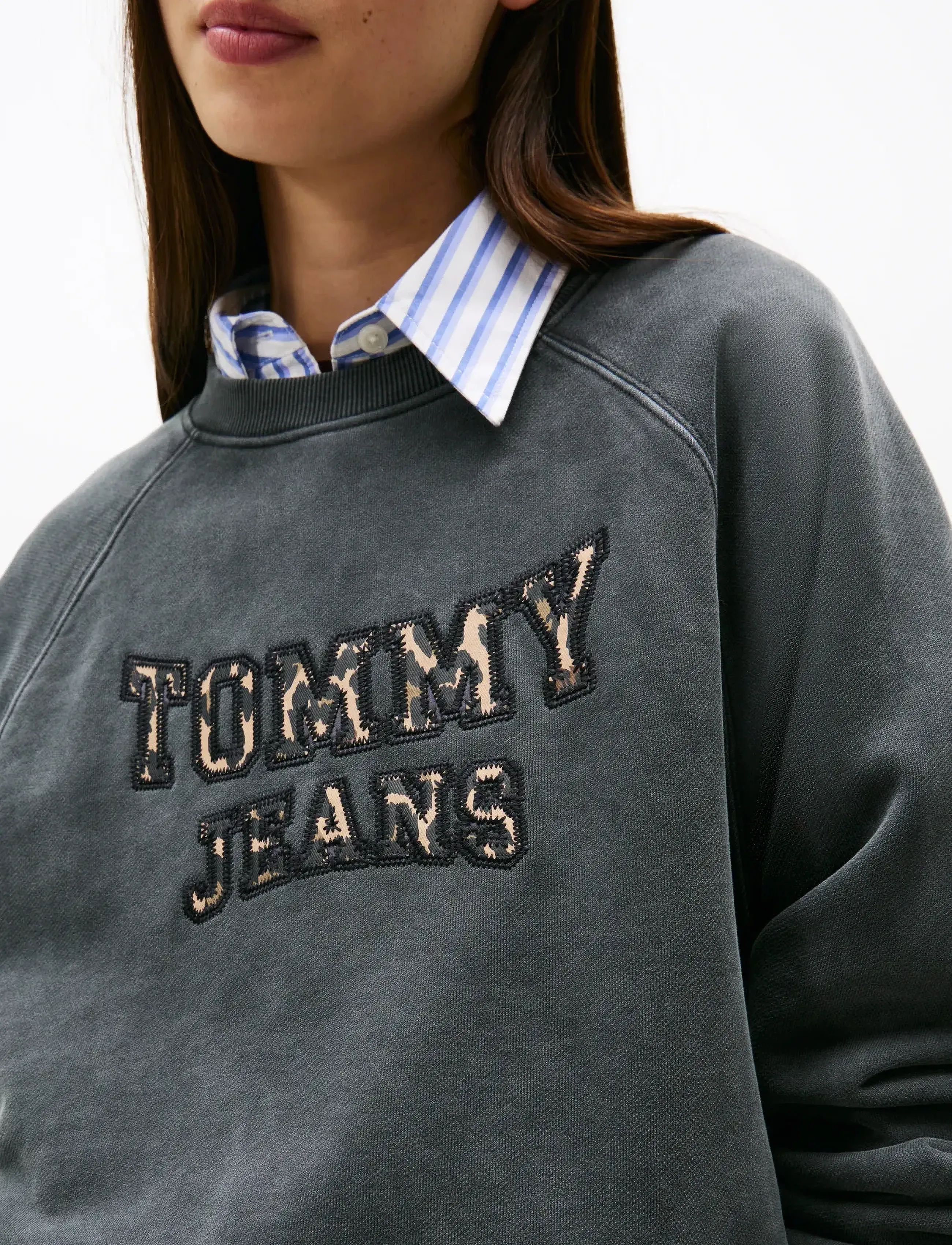 Tommy Jeans - TJW BXY LEOPARD VARSITY CREW - colleget - black - 4