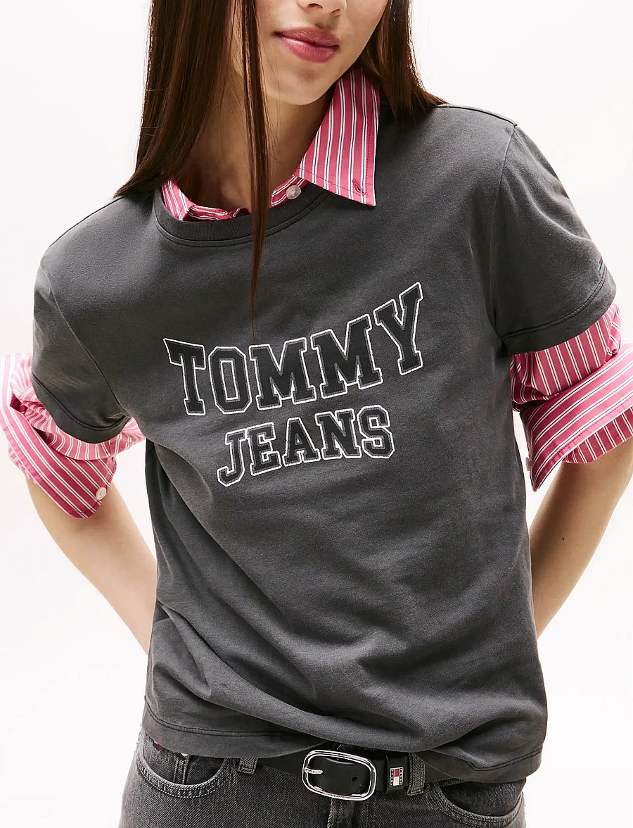Tommy Jeans - TJW REG VARSITY TEE EXT - t-shirts - black - 4