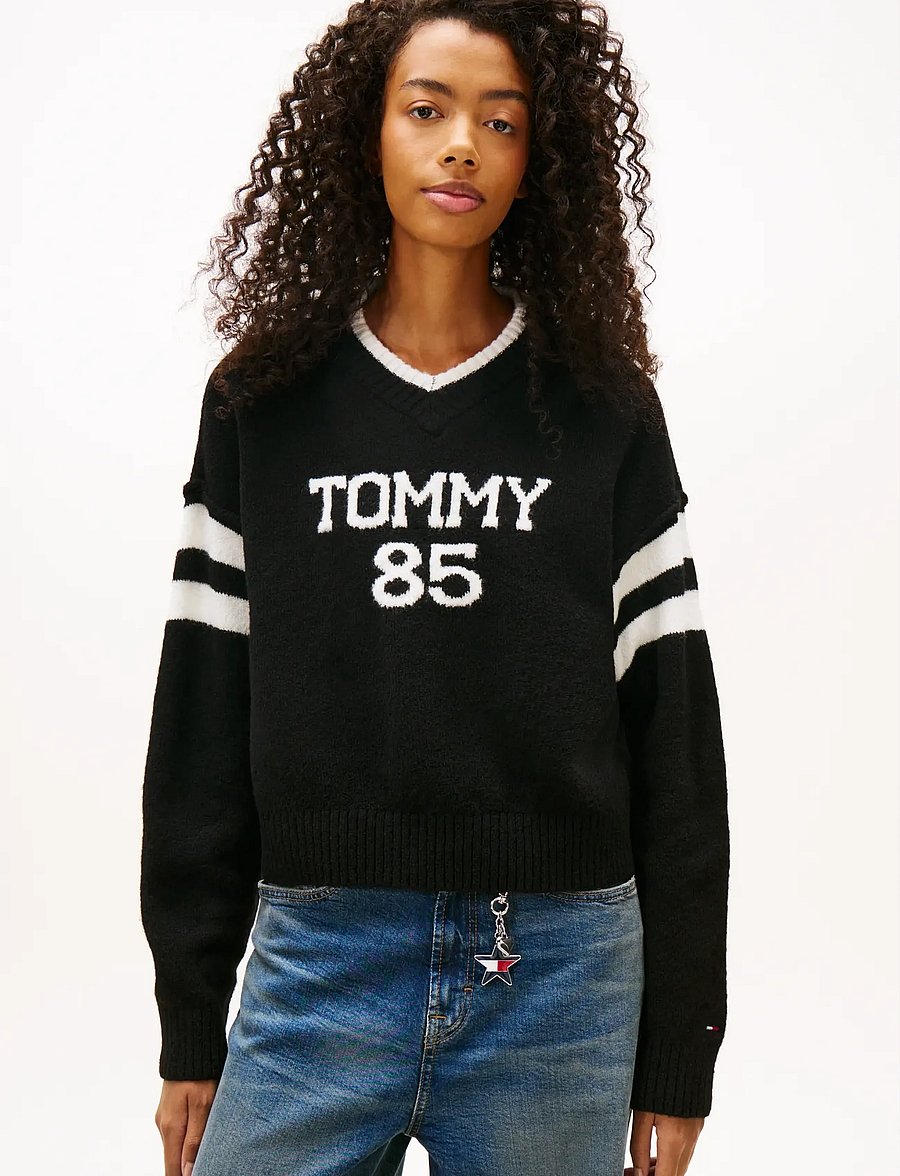 Tommy Jeans - TJW TOMMY 85 VARSITY SWEATER EXT - striktrøjer - black - 0