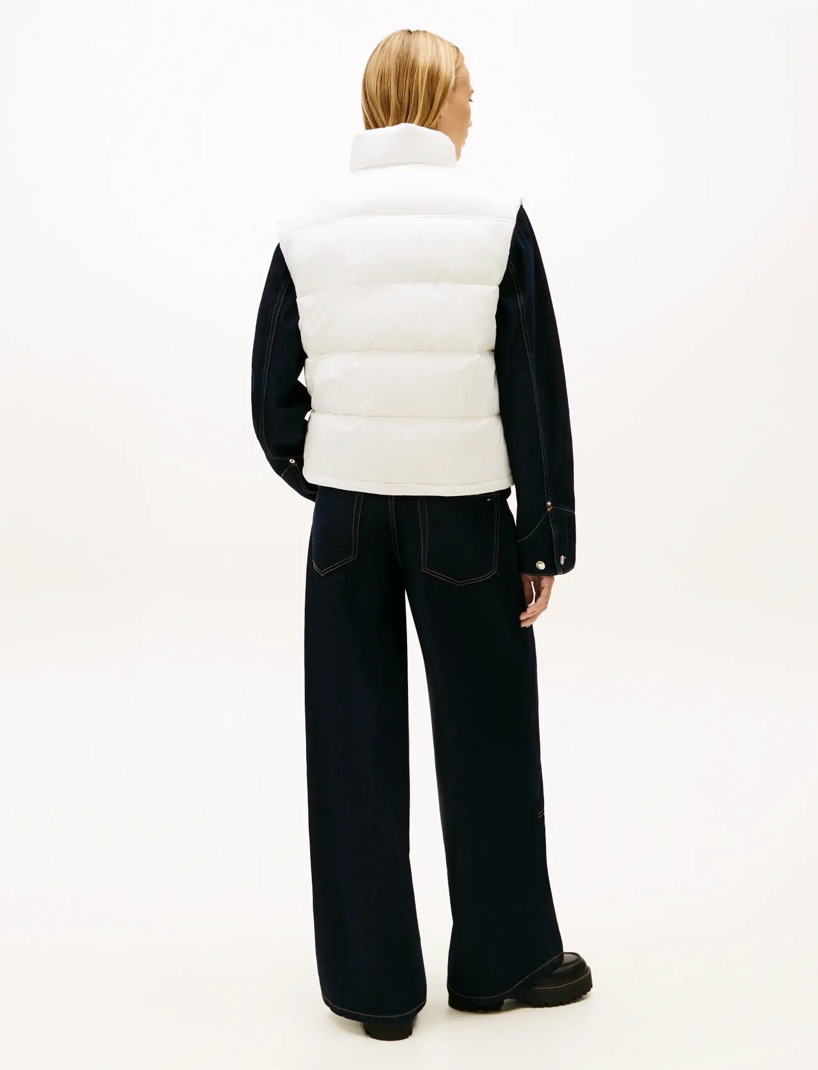 Tommy Jeans - TJW ESSENTIAL PUFFER VEST SHINY - vestes de printemps - ancient white - 3