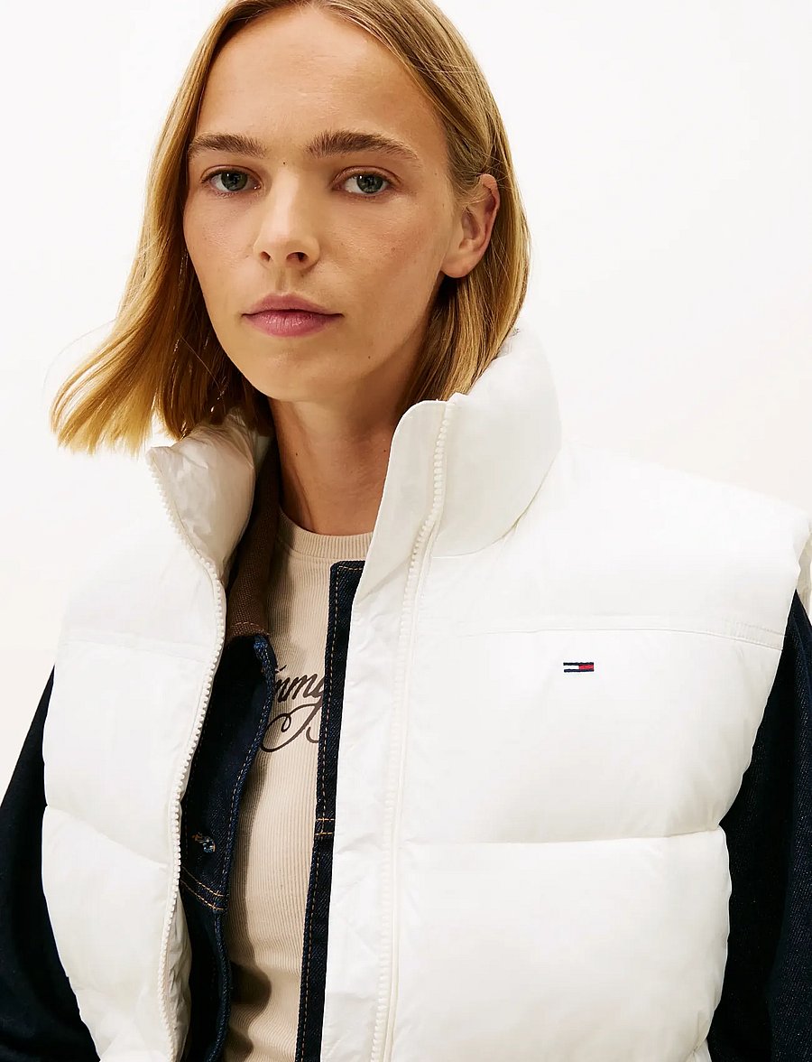 Tommy Jeans - TJW ESSENTIAL PUFFER VEST SHINY - vestes de printemps - ancient white - 4