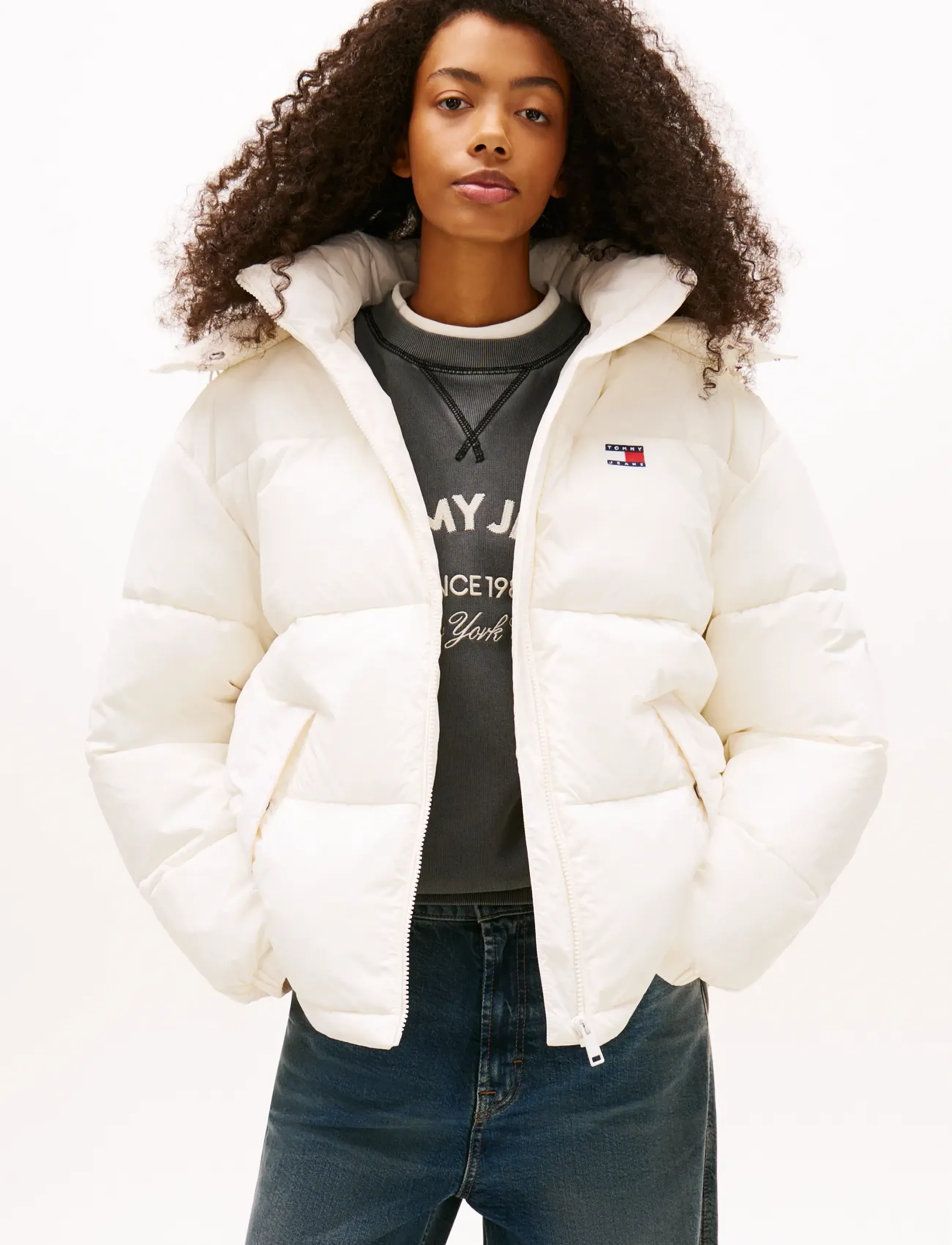 Tommy Jeans TJW OVS HOODED FLAG PUFFER EXT - Vis alt - ANCIENT WHITE / white