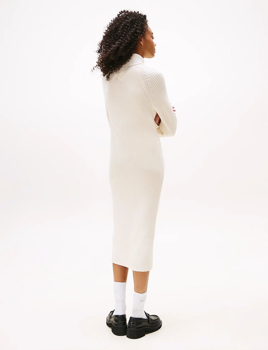 Tommy Jeans - TJW MOCKNECK BADGE SWEATER DRESS - strickkleider - ancient white - 4