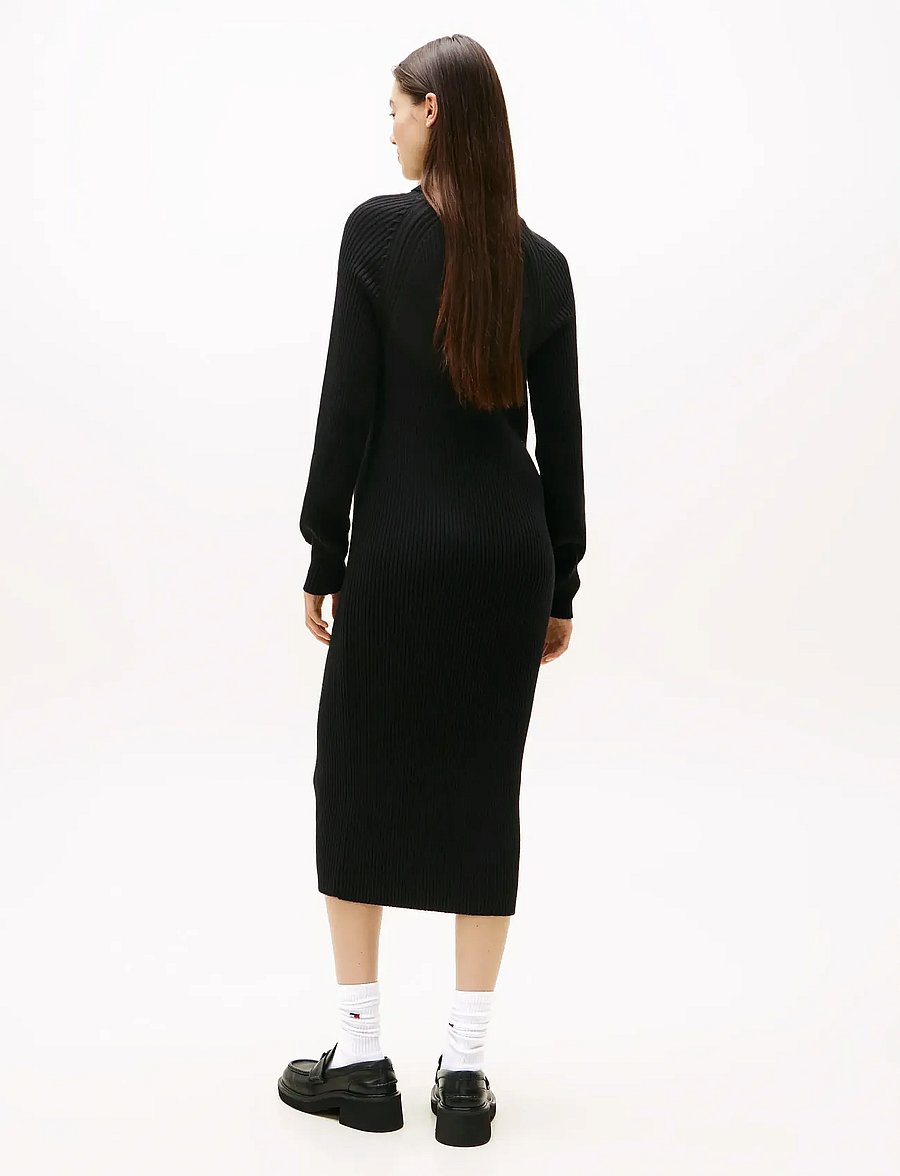 Tommy Jeans - TJW MOCKNECK BADGE SWEATER DRESS - strickkleider - black - 4