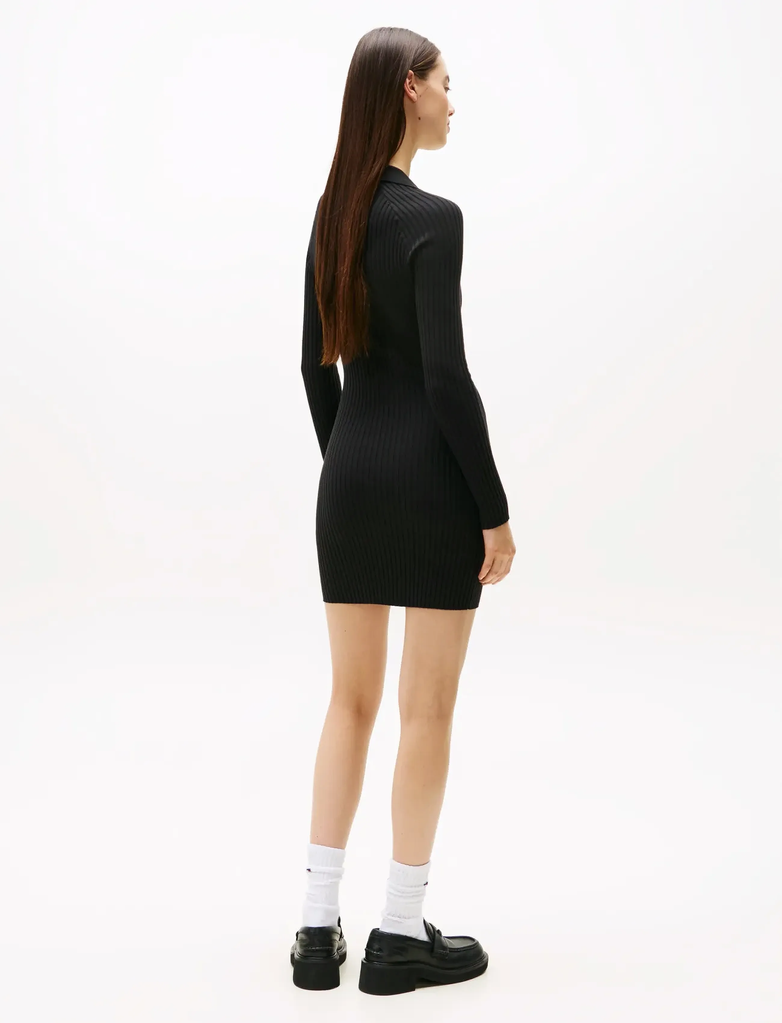 Tommy Jeans - TJW COLLAR BADGE SWEATER DRESS - knitted dresses - black - 4