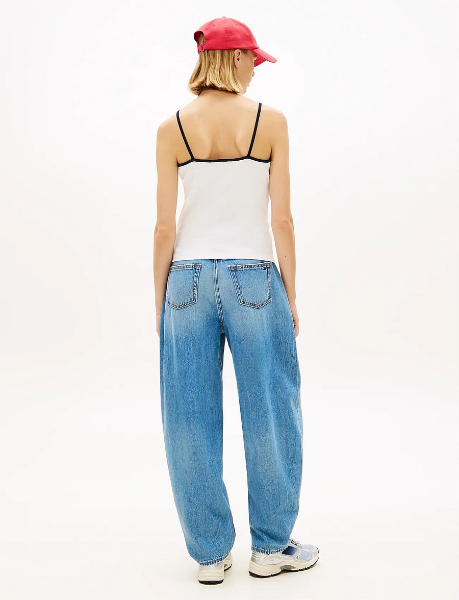 Tommy Jeans - TJW SLIM BADGE STRAPPY TOP - crop tops - ecru - 2