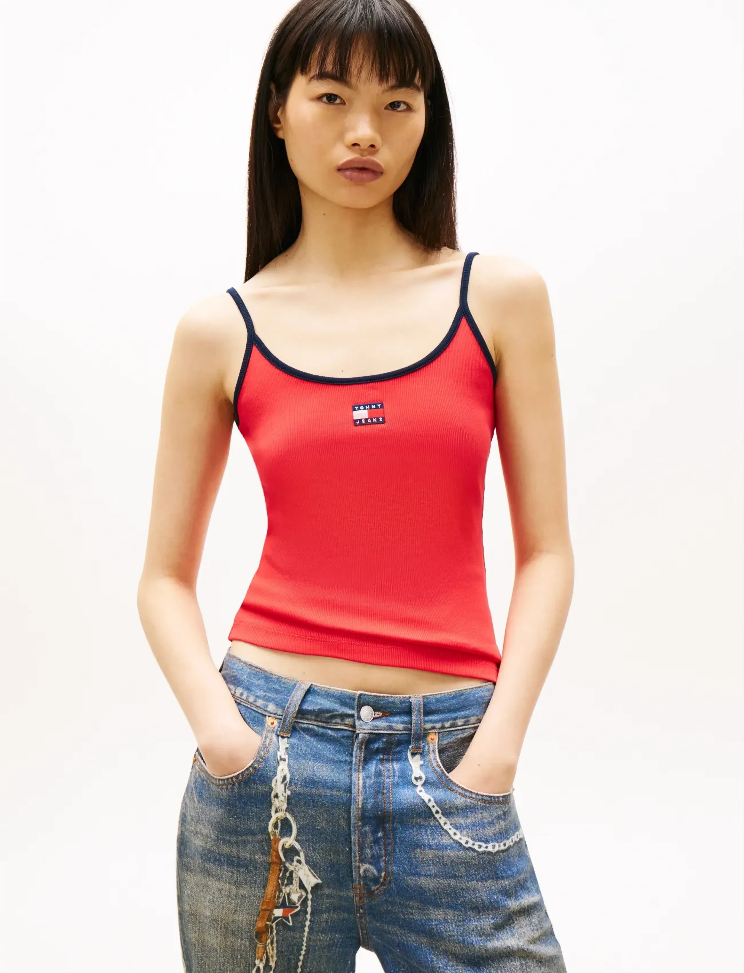 Tommy Jeans TJW SLIM BADGE STRAPPY TOP - T-shirts & Toppar - RED ALERT / red