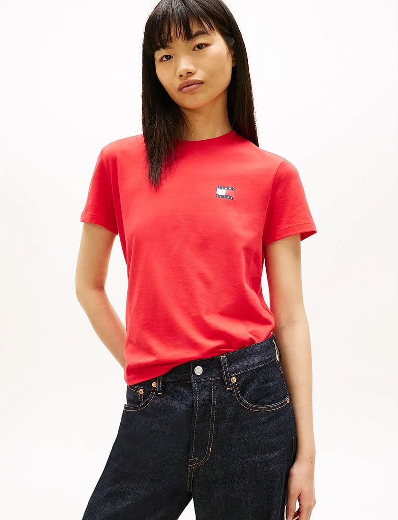 Tommy Jeans - TJW REG WAVY FLAG SS TEE EXT - t-shirts - red alert - 0