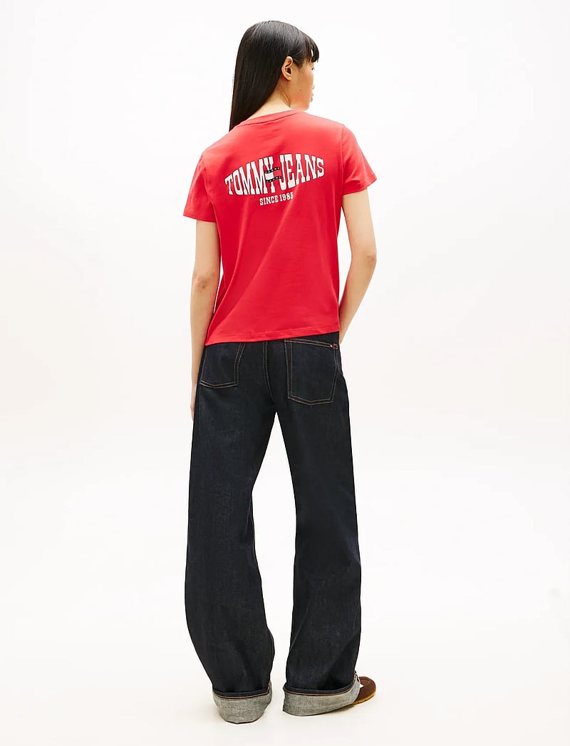 Tommy Jeans - TJW REG WAVY FLAG SS TEE EXT - t-shirts - red alert - 2