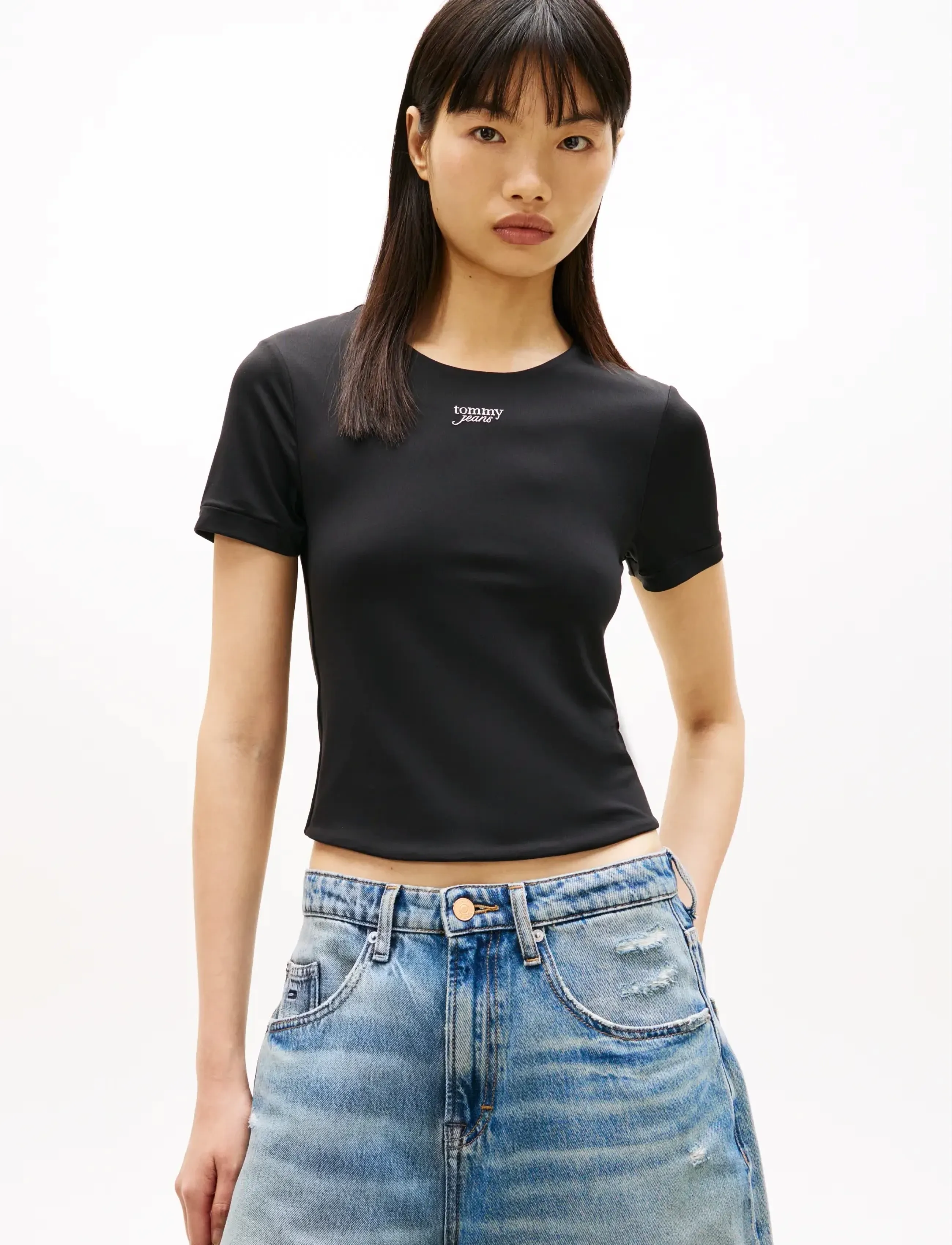 Tommy Jeans TJW SLIM SH SILVER SCRIPT TEE - Crop tops - BLACK / black