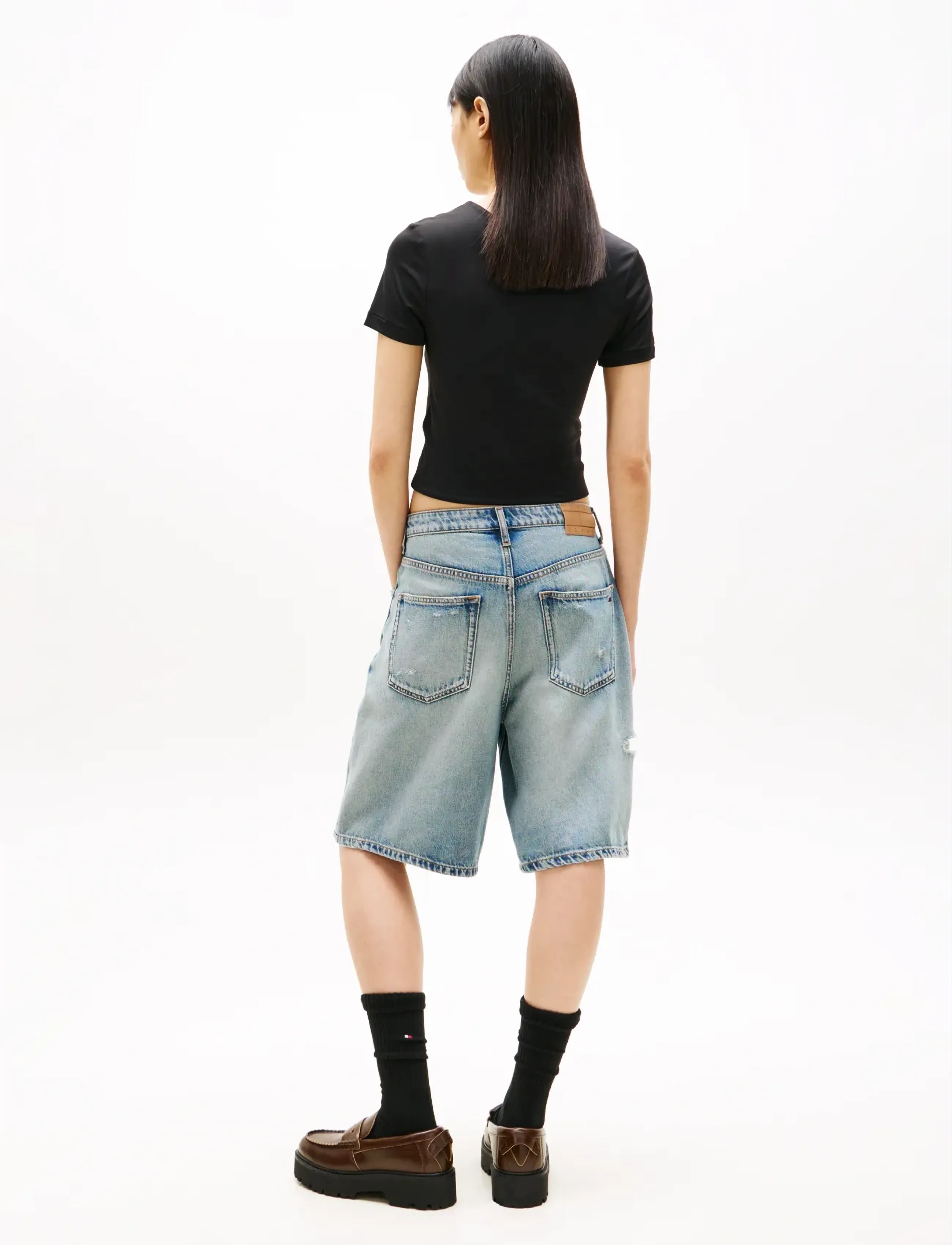 Tommy Jeans - TJW SLIM SH SILVER SCRIPT TEE - crop tops - black - 2