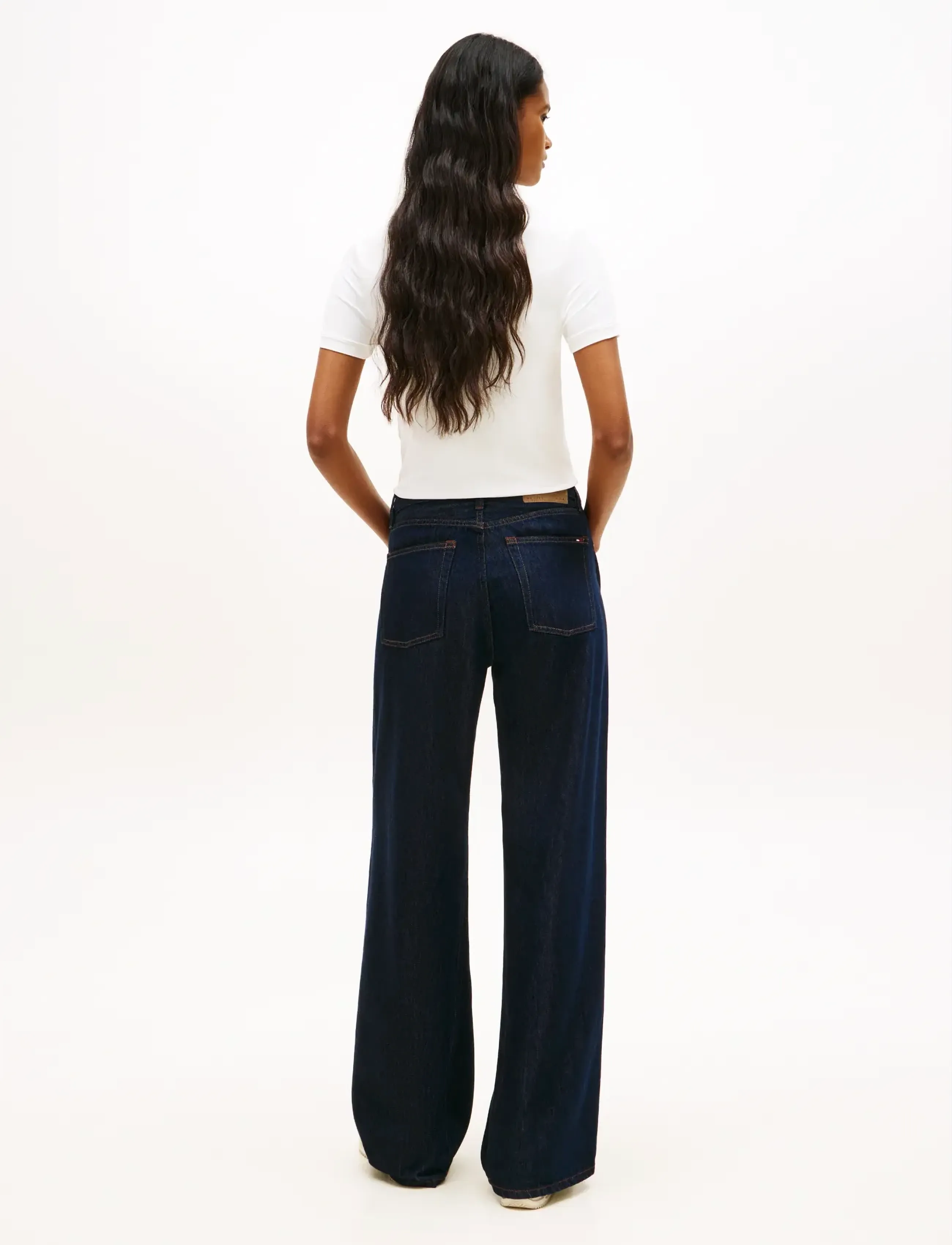 Tommy Jeans - TJW SLIM SH SILVER SCRIPT TEE - crop tops - ecru - 2