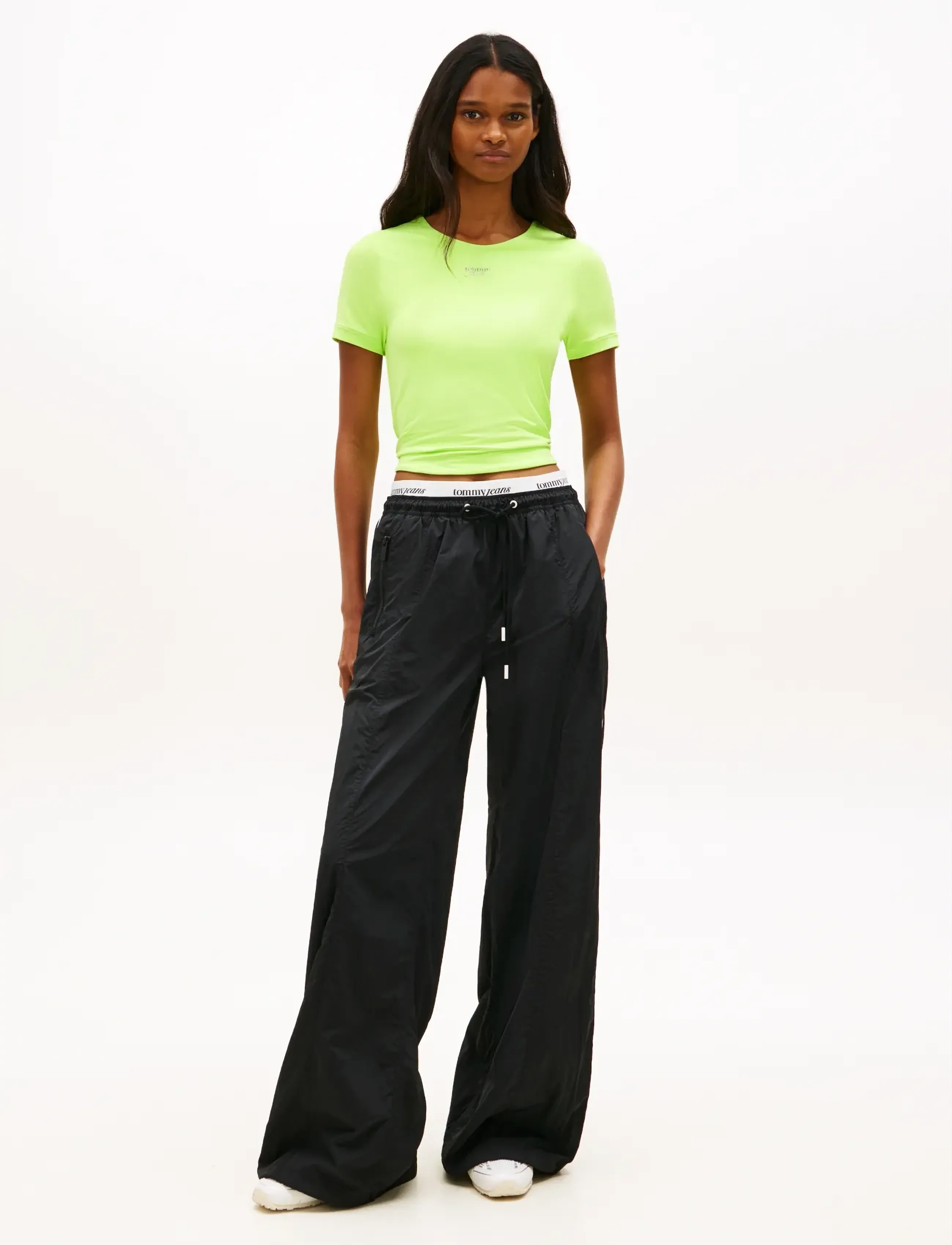 Tommy Jeans - TJW SLIM SH SILVER SCRIPT TEE - któtkie bluzki - faded lime - 3