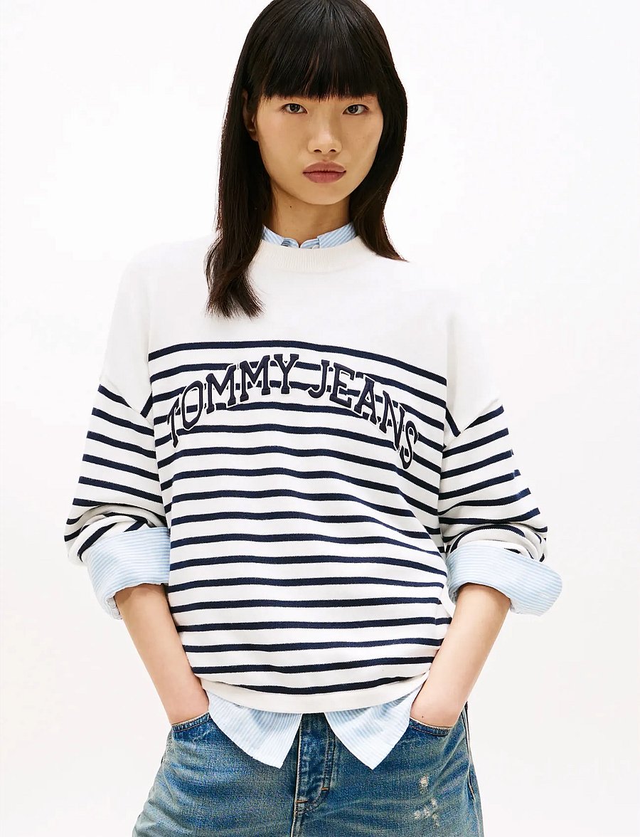 Tommy Jeans - TJW VARSITY CREW NECK SWEATER - sweatshirts - ancient white - 0