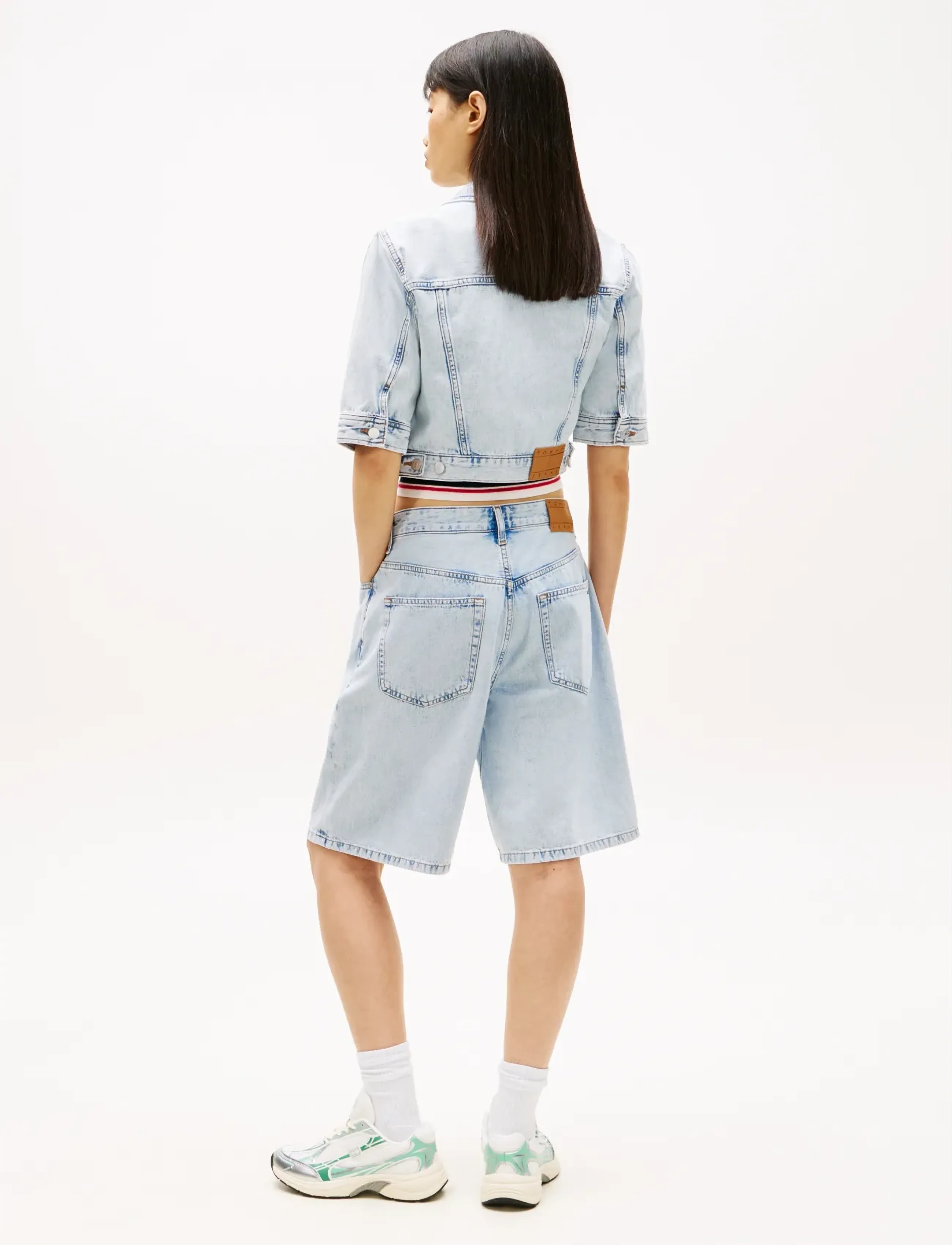 Tommy Jeans - CROPPED TRUCKER BJ6014 - spring jackets - denim light - 2