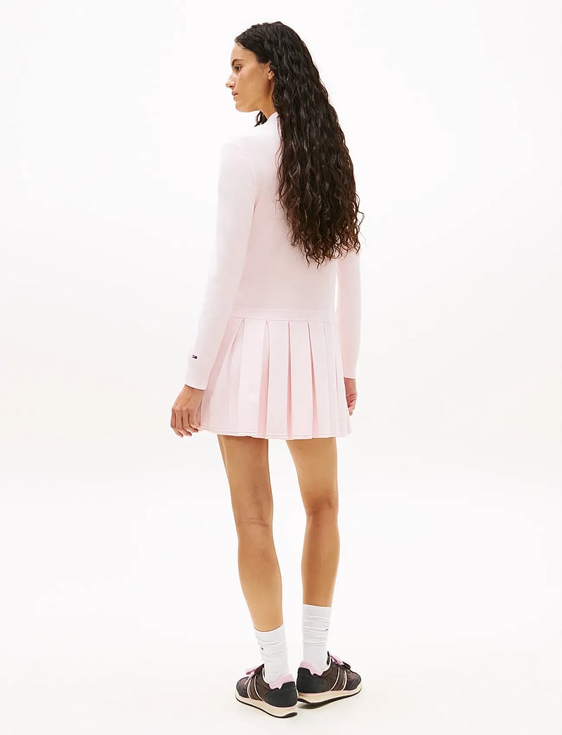 Tommy Jeans - TJW SCRIPT PLEATED SWEATER DRESS - korte kjoler - light pink - 4