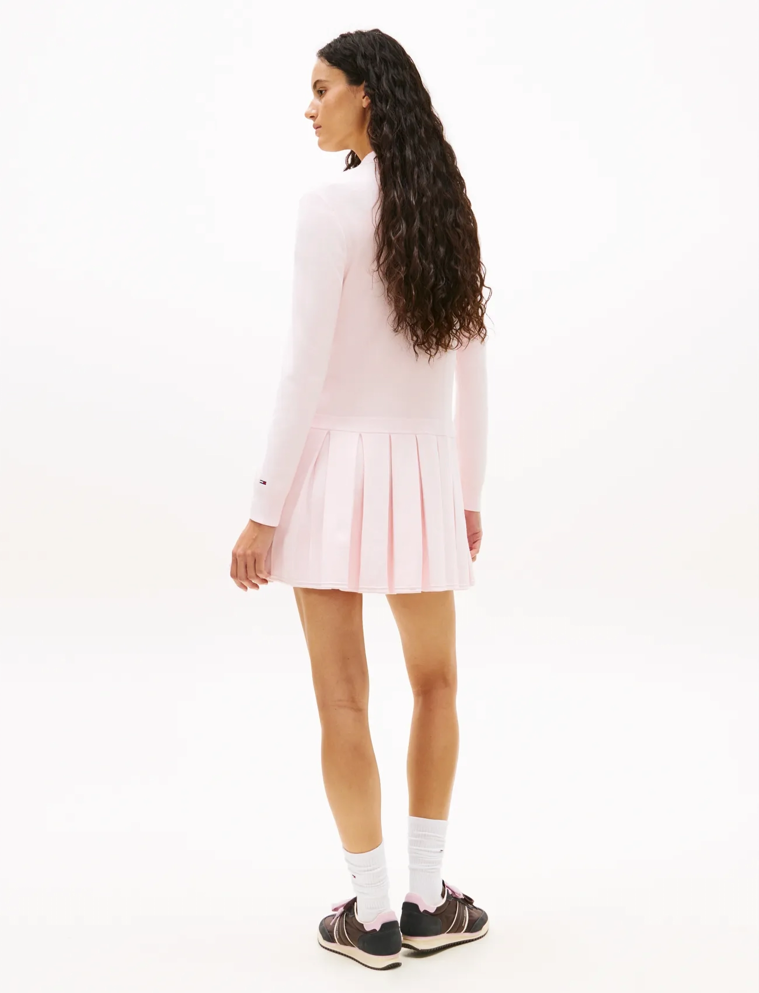 Tommy Jeans - TJW SCRIPT PLEATED SWEATER DRESS - kurze kleider - light pink - 4