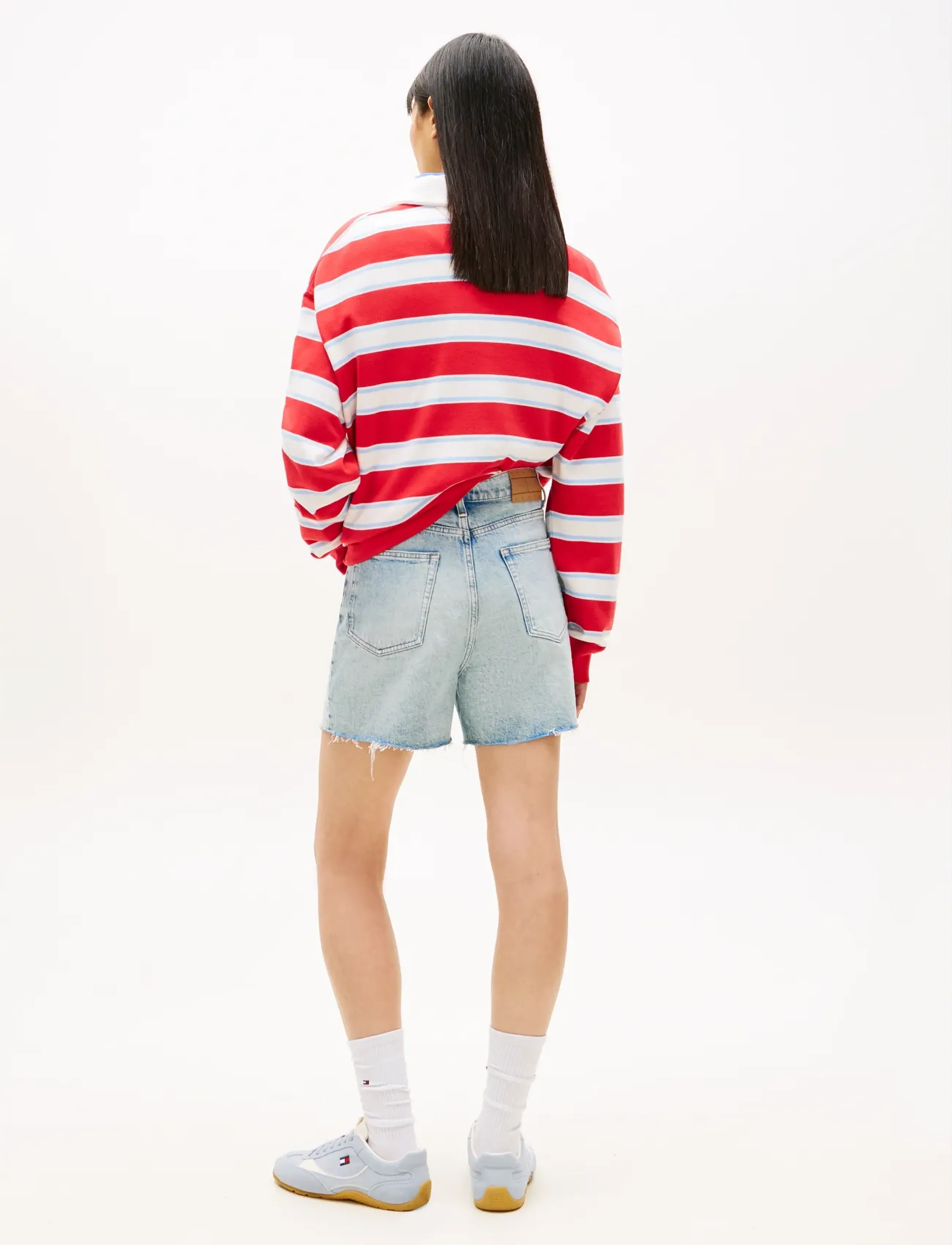 Tommy Jeans - MOM SHORT BJ8115 - lühikesed teksapüksid - denim light - 2