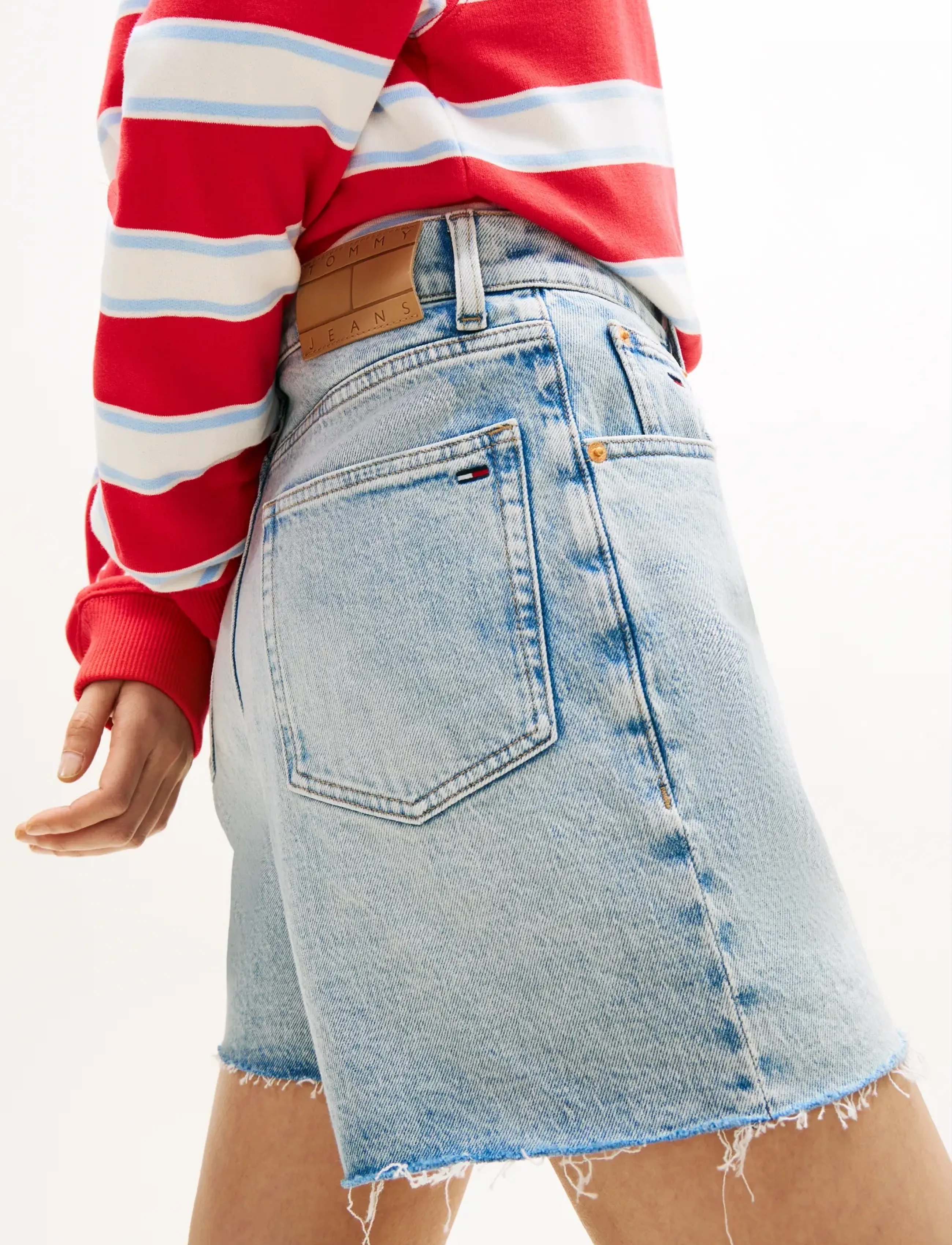 Tommy Jeans - MOM SHORT BJ8115 - lühikesed teksapüksid - denim light - 4
