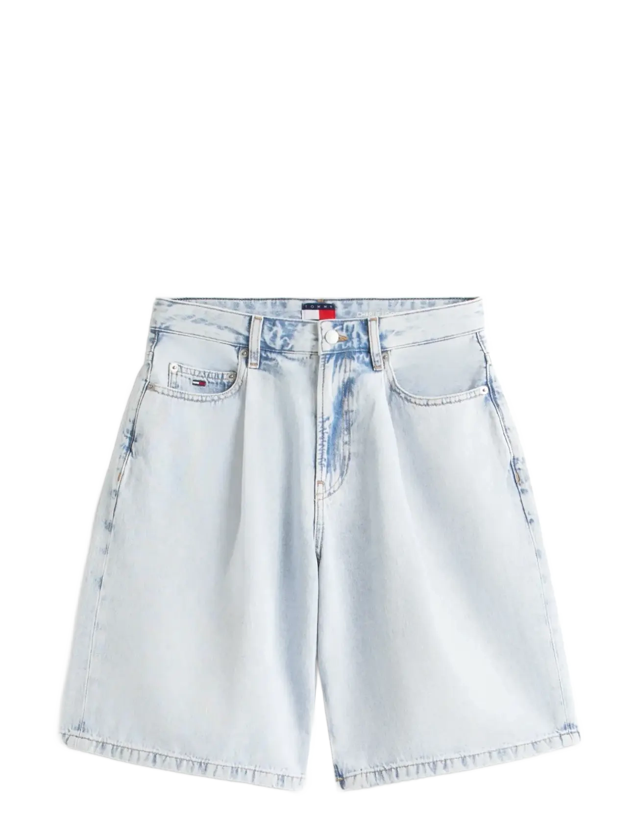 Tommy Jeans CHARLIE LS SHORT PLEAT BJ6014 - Bermudashorts - DENIM LIGHT / blue