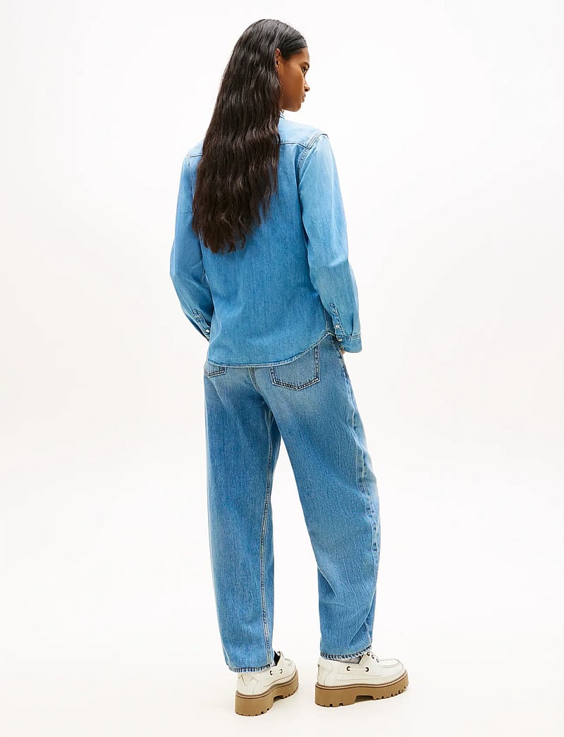 Tommy Jeans - REG WSTRN DENIM SHIRT EXT BJ8018 - teksasärgid - denim light - 2