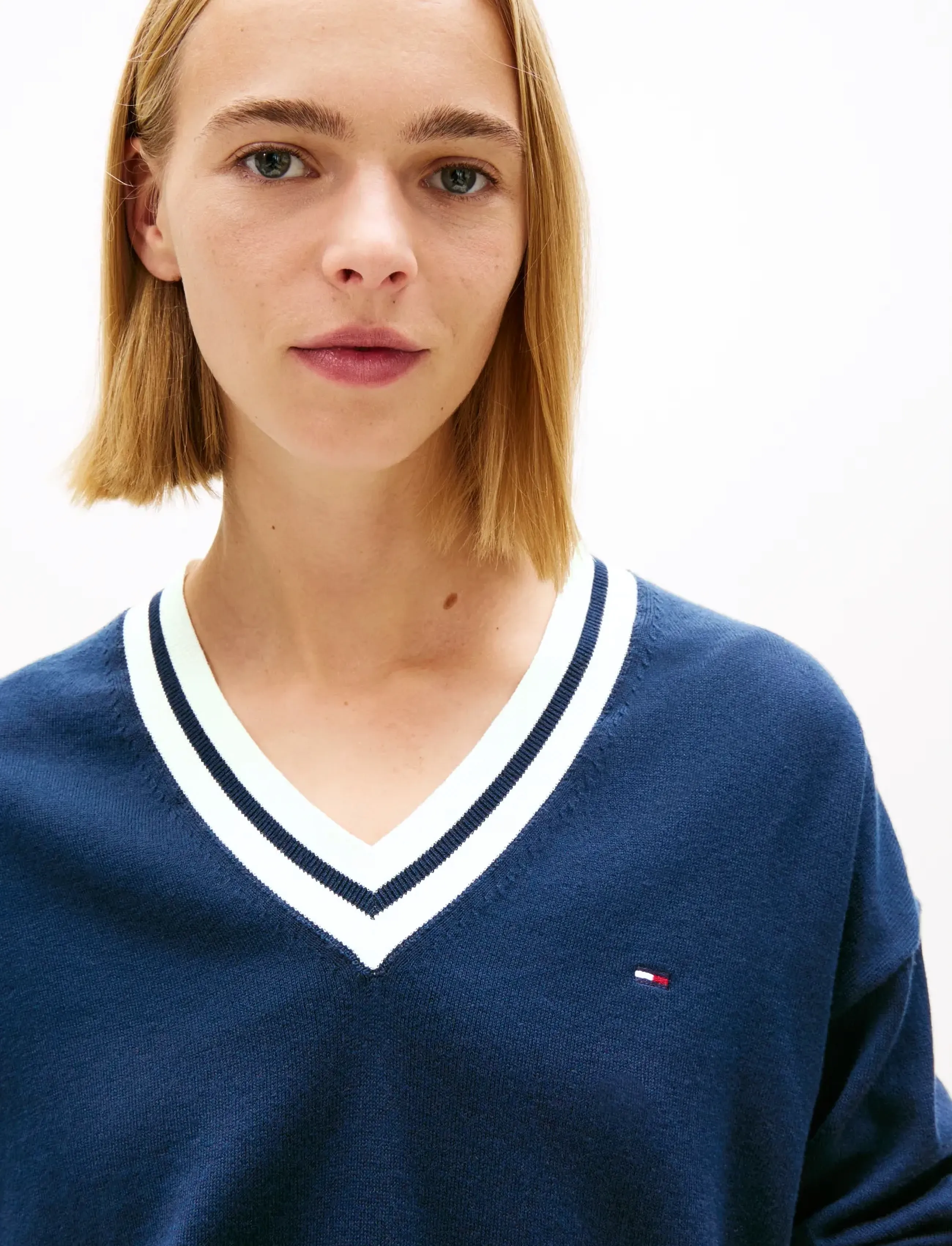 Tommy Jeans - TJW RLX V-NECK TIPPING SWEATER - striktrøjer - dark night navy - 4