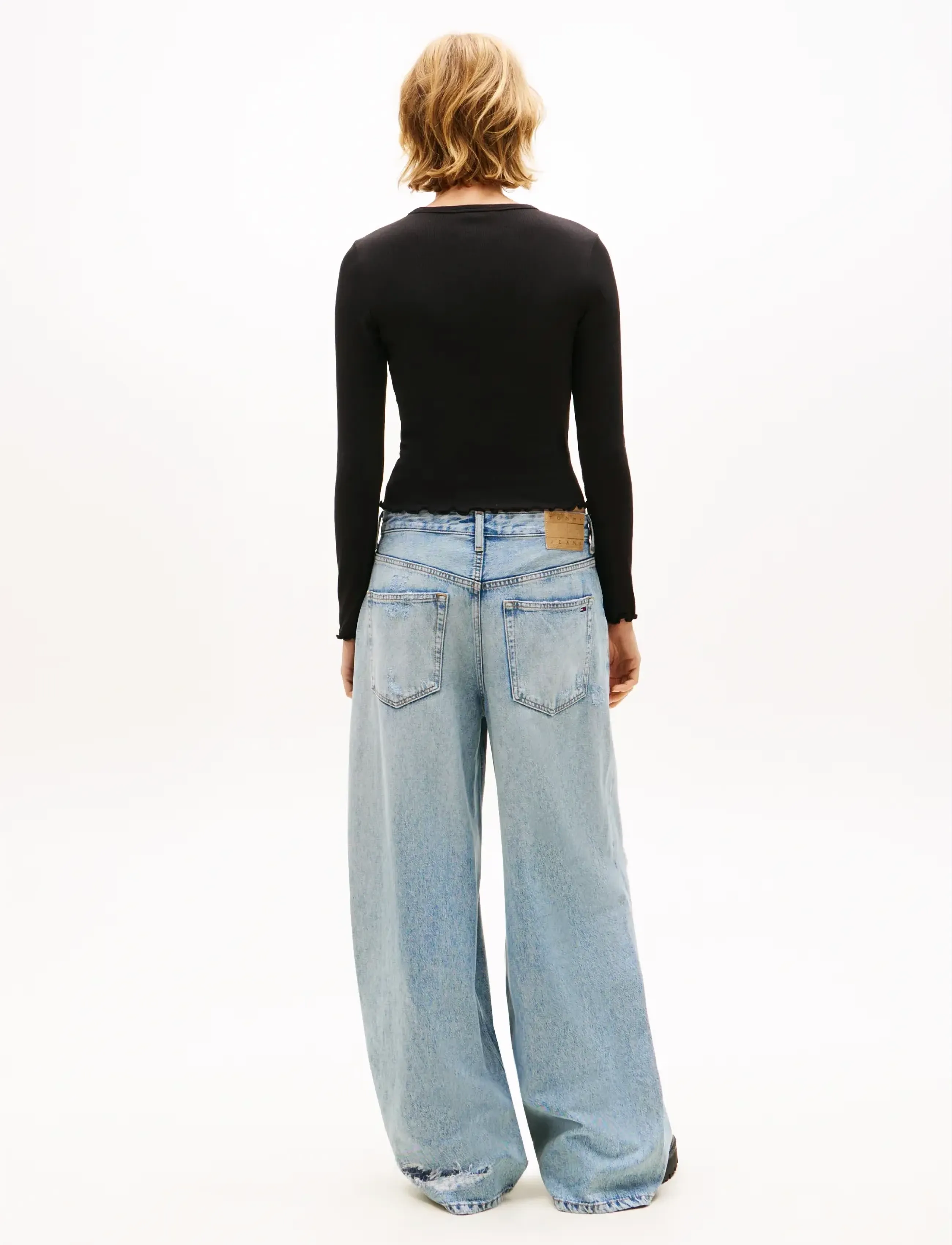 Tommy Jeans - TJW SLIM SH LETTUCE EDGE RIB LS - crop tops - black - 2