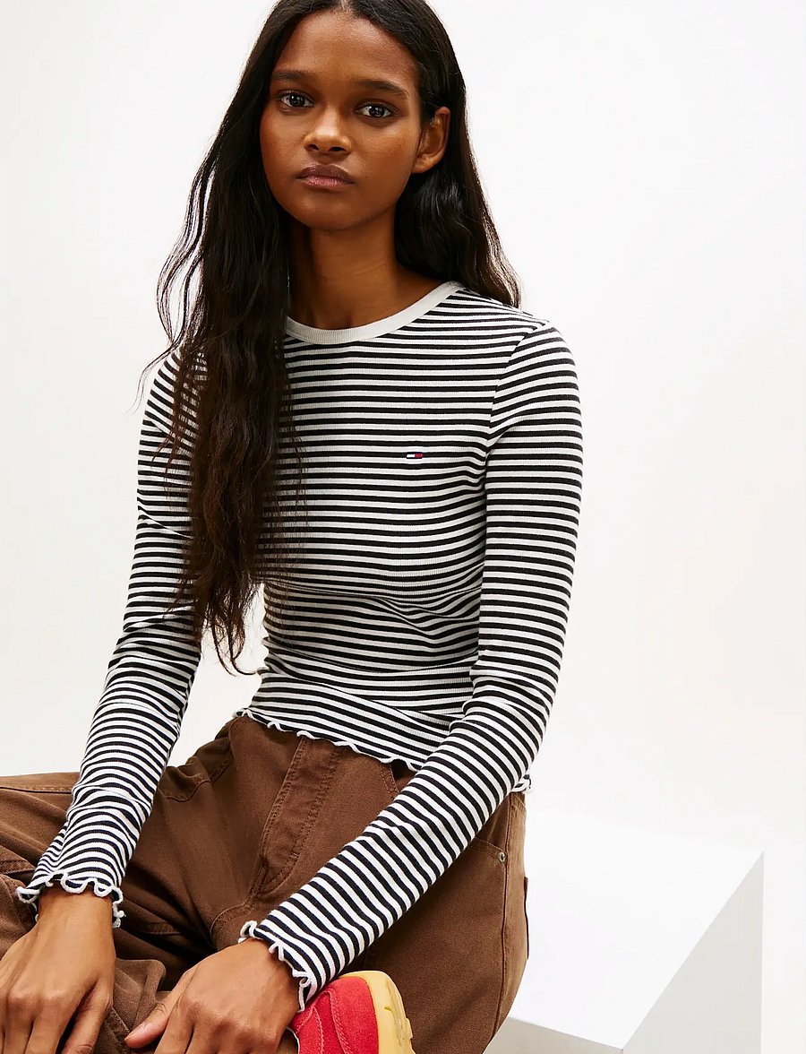 Tommy Jeans - TJW SLIM SH LETTUCE EDGE RIB LS - crop tops - black ecru stripe - 4