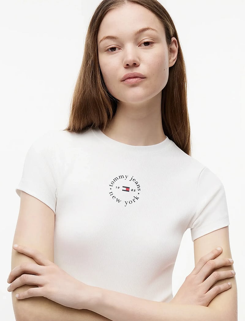 Tommy Jeans - TJW SLIM ESS LOGO2 RIB TEE EXT - t-shirts - ecru - 3