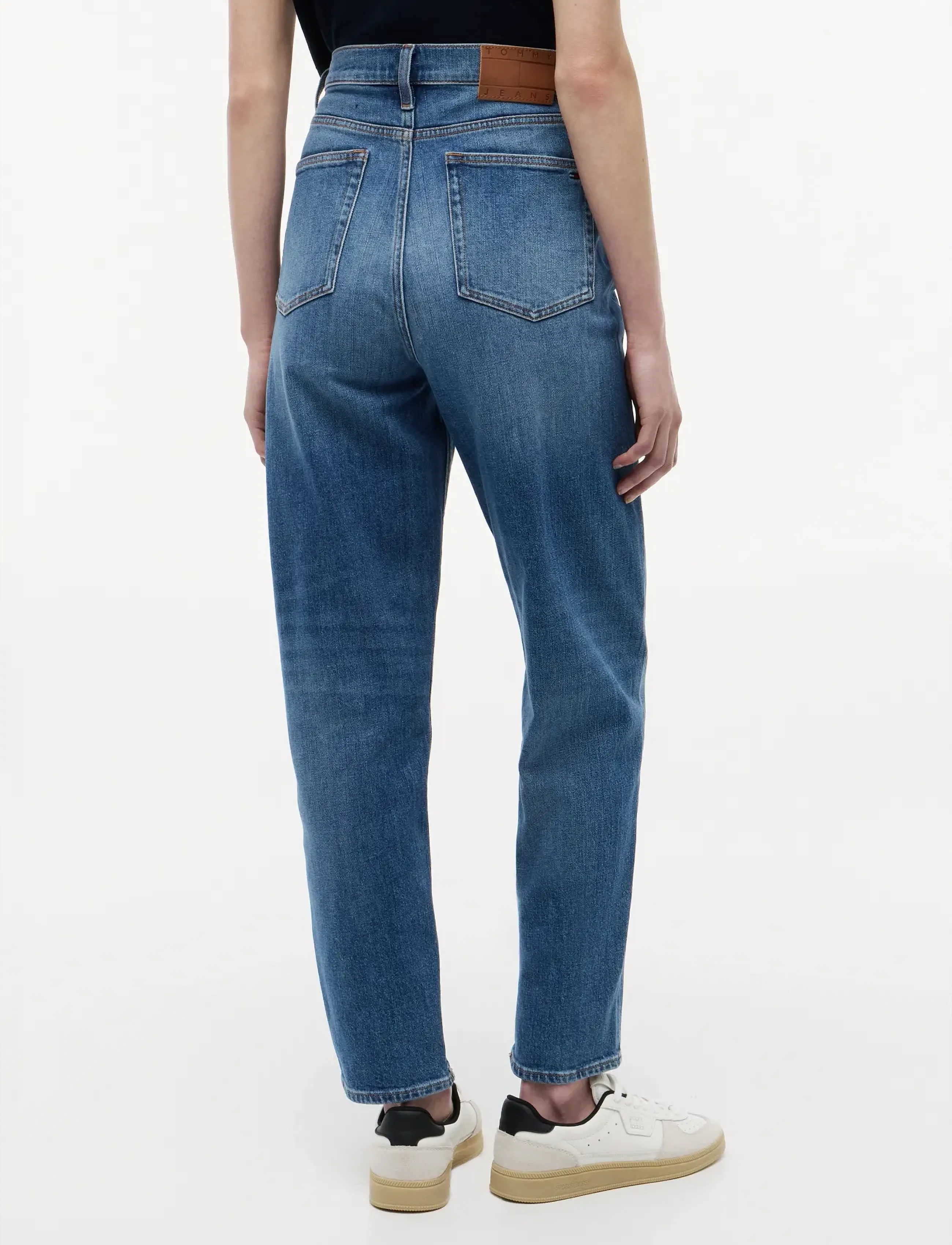 Tommy Jeans - MOM JEAN UH TPR BI0134 - oddmjóar gallabuxur - denim medium - 2