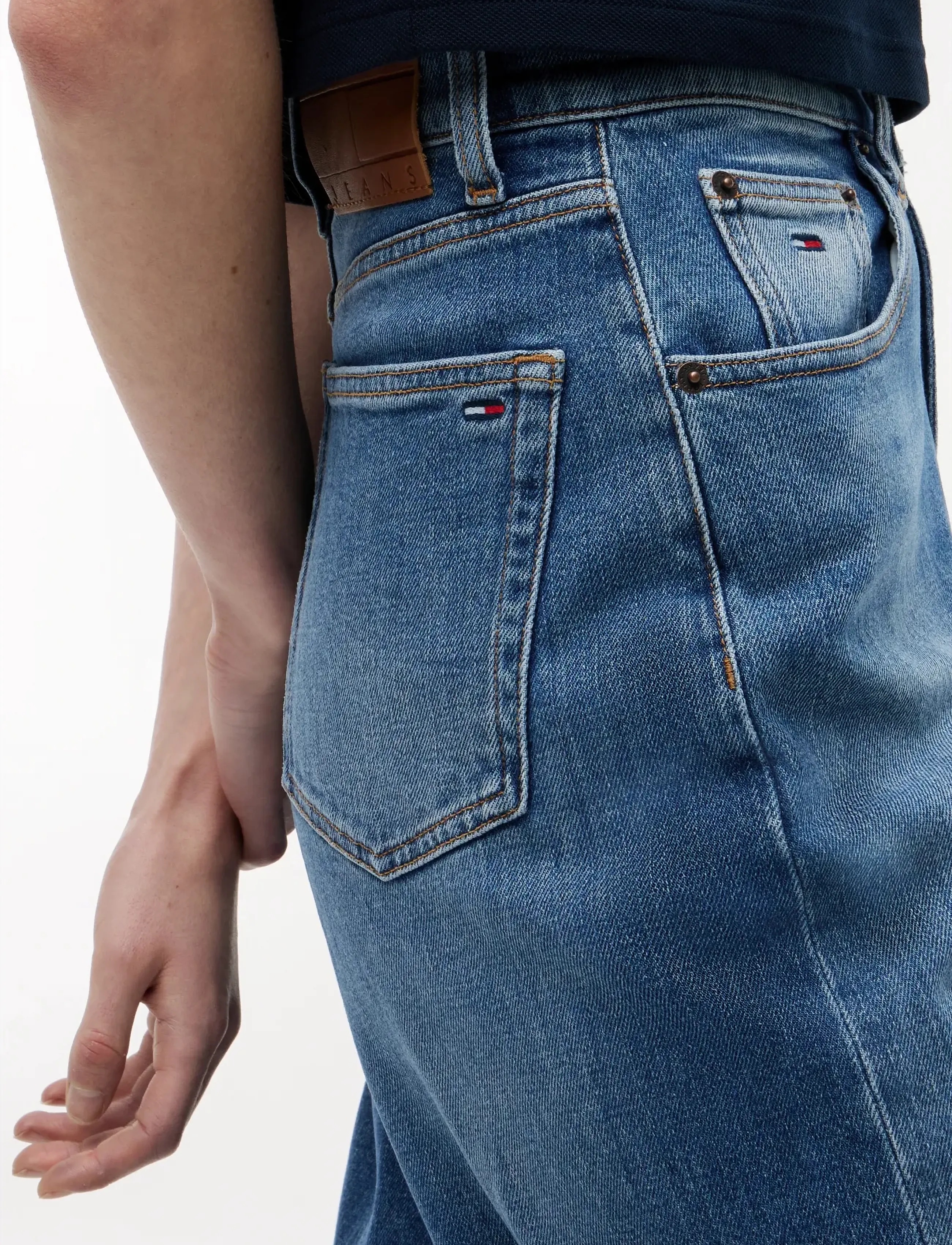 Tommy Jeans - MOM JEAN UH TPR BI0134 - oddmjóar gallabuxur - denim medium - 4