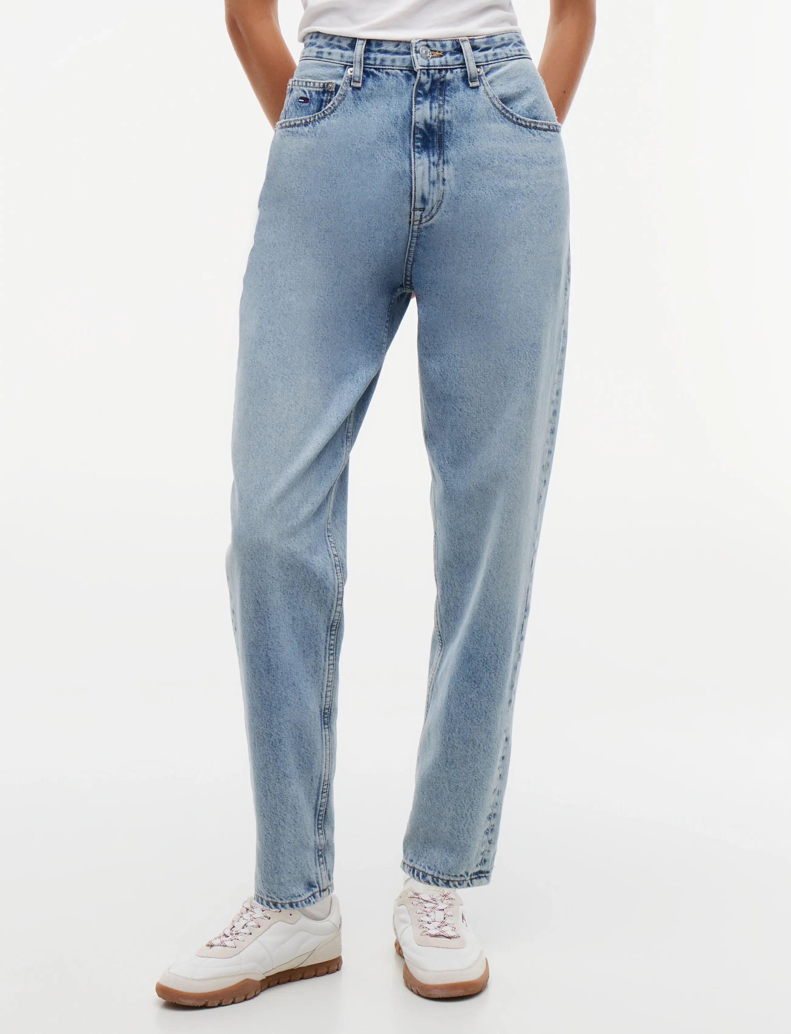 Tommy Jeans 90S MOM HIGH TAPERED DJ5014 - Tøj - DENIM LIGHT / blue
