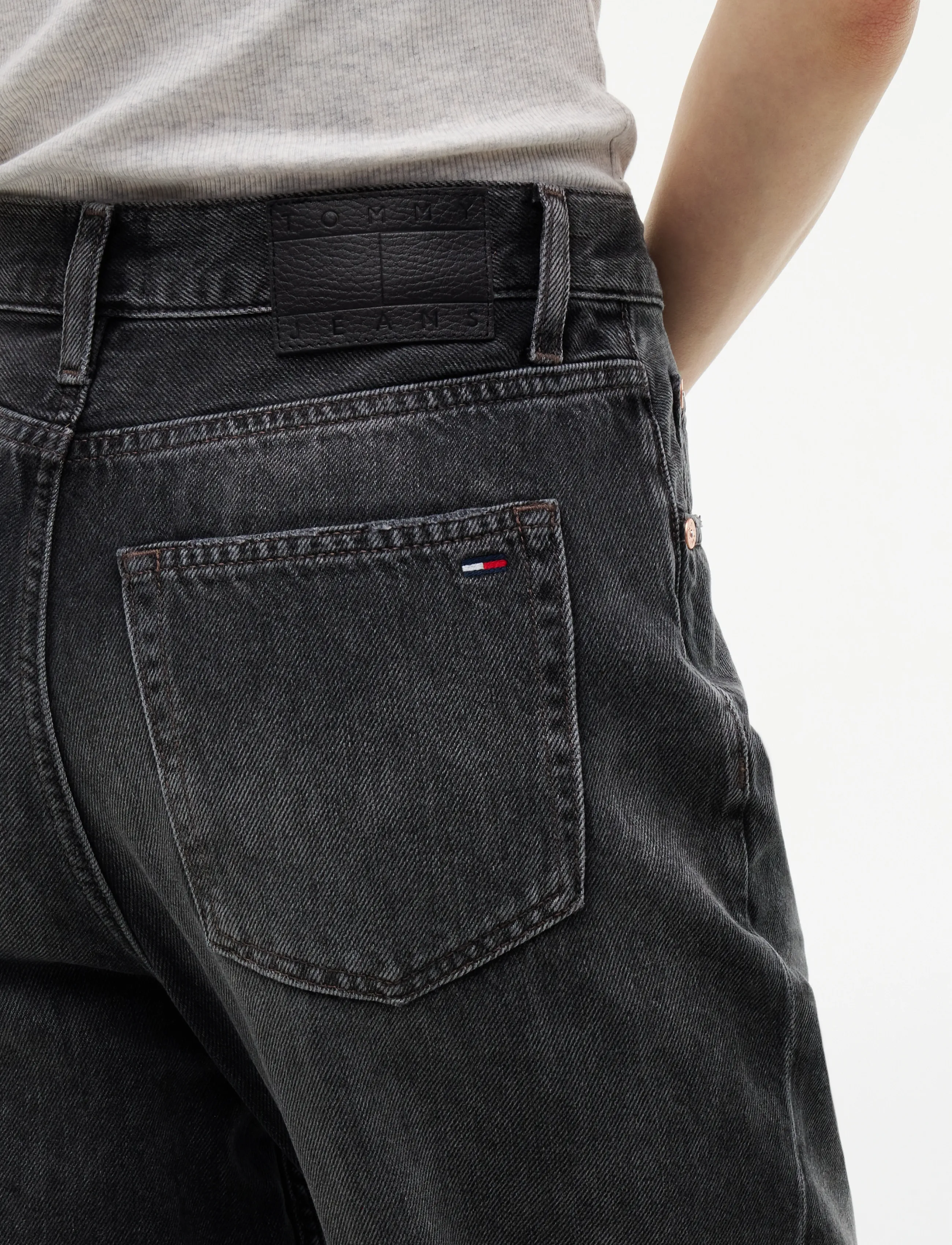 Tommy Jeans - 90S MOM HIGH TAPERED DJ6084 - regular jeans - denim black - 5